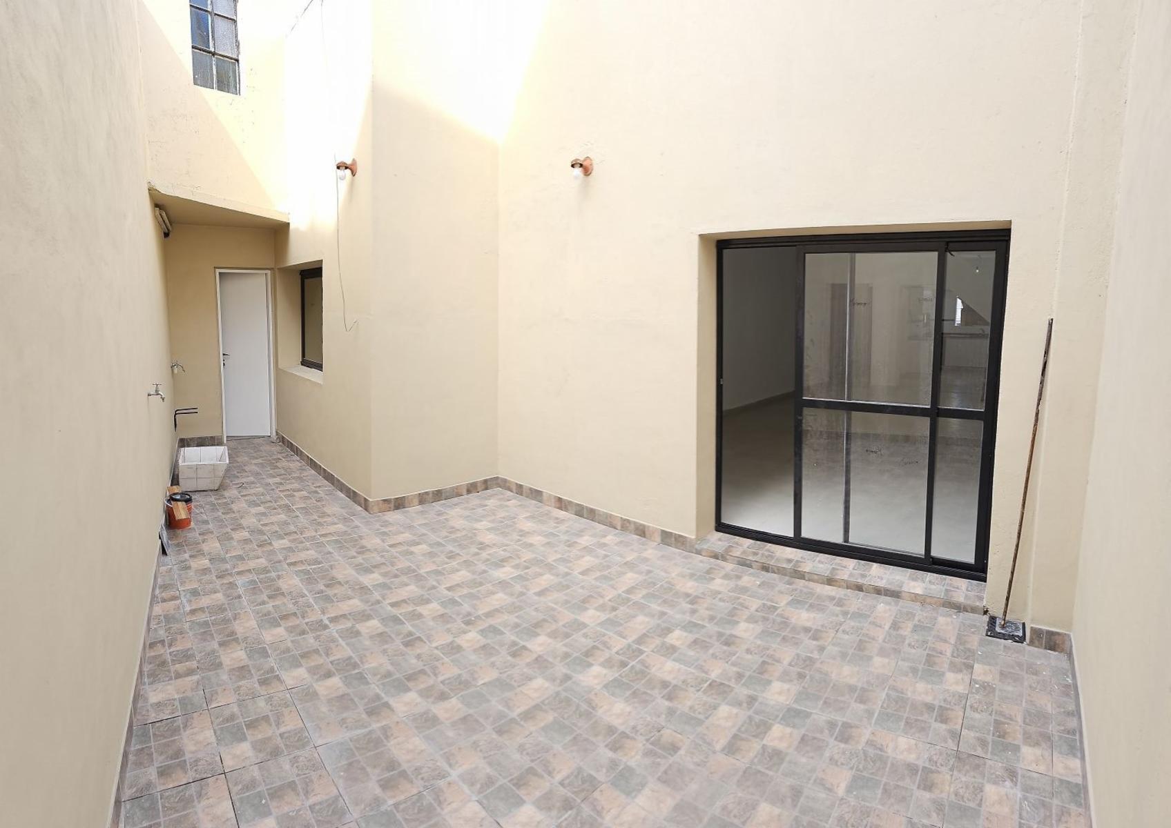 Refaccionada a Nuevo Casa sobre lote propio 8.66x16 3 Ambientes con Garage Terraza y Patio - 16