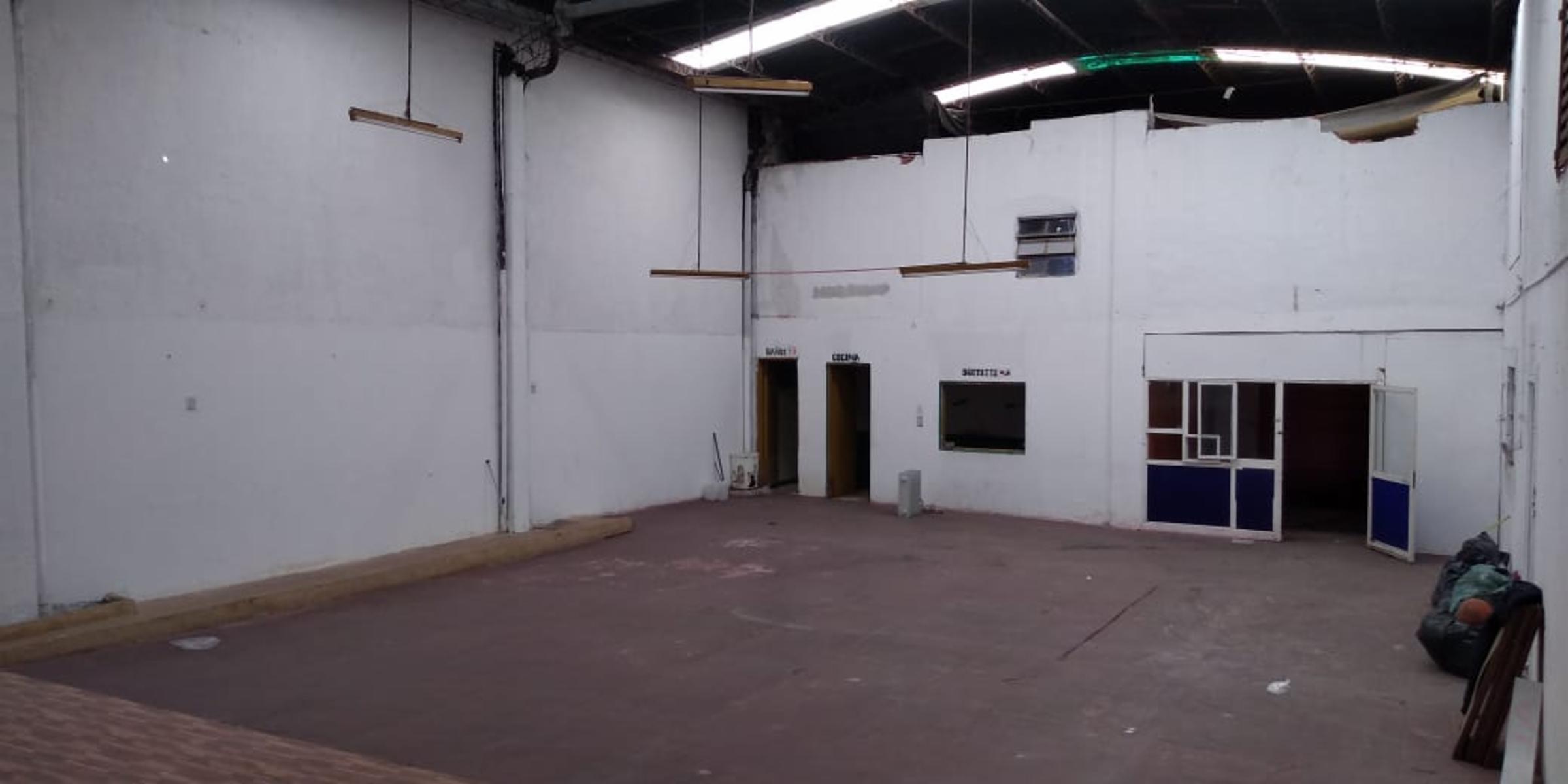 Jose L. Suarez - Galpon 220 M2 sobre lote 408 M2 - Zona industrial. — foto 6