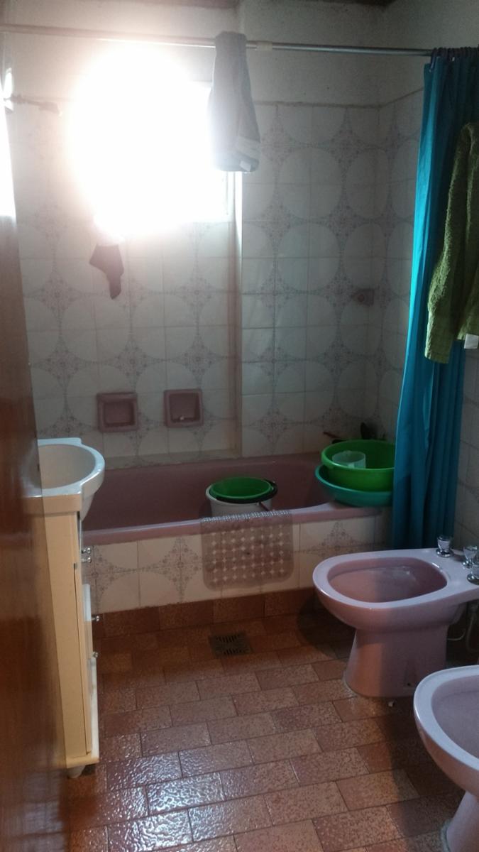 CASA Y LOCAL + COCHERA Y FONDO LIBRE - San Andrés — foto 6