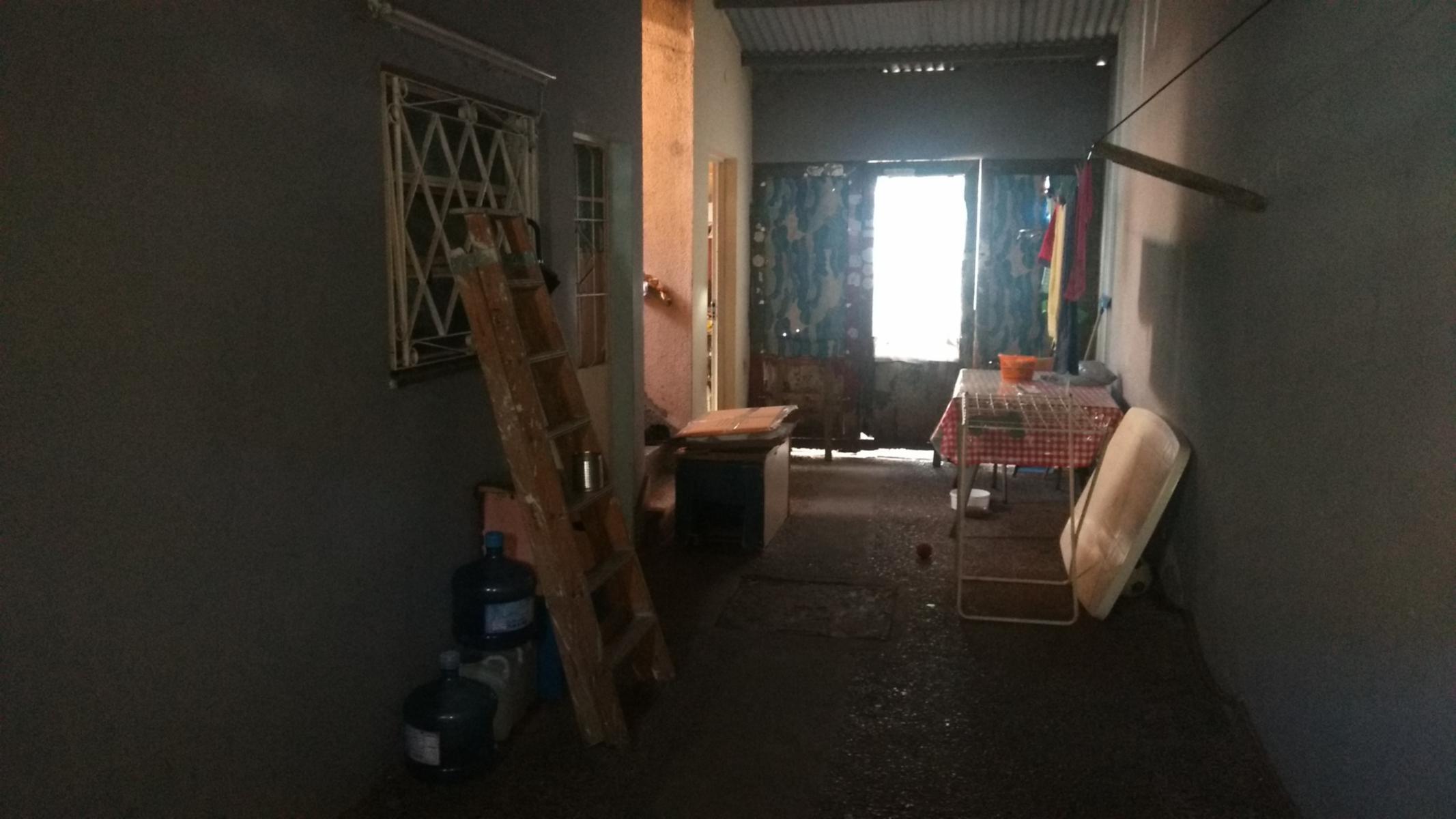 CASA Y LOCAL + COCHERA Y FONDO LIBRE - San Andrés — foto 7