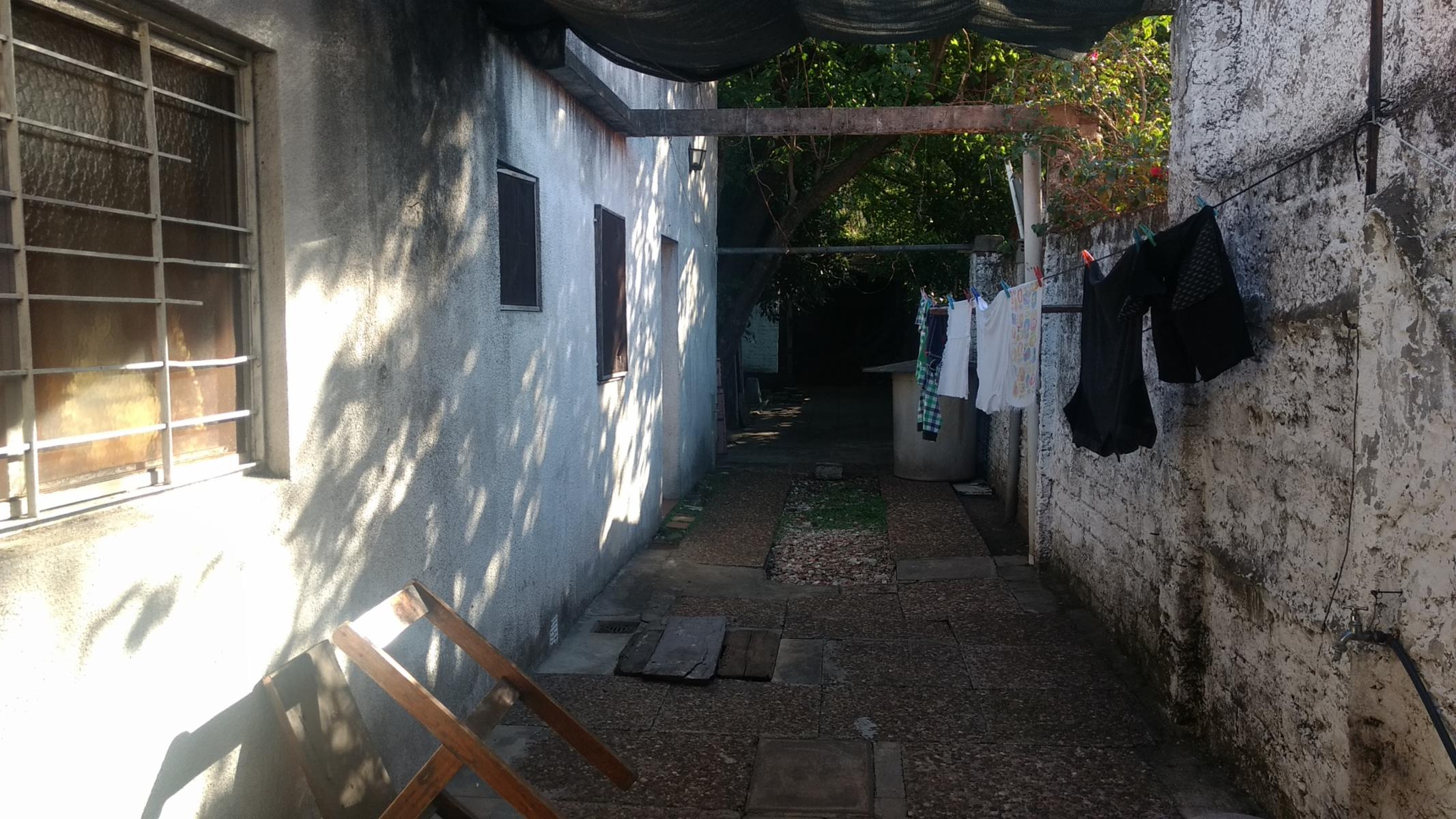 CASA Y LOCAL + COCHERA Y FONDO LIBRE - San Andrés — foto 8