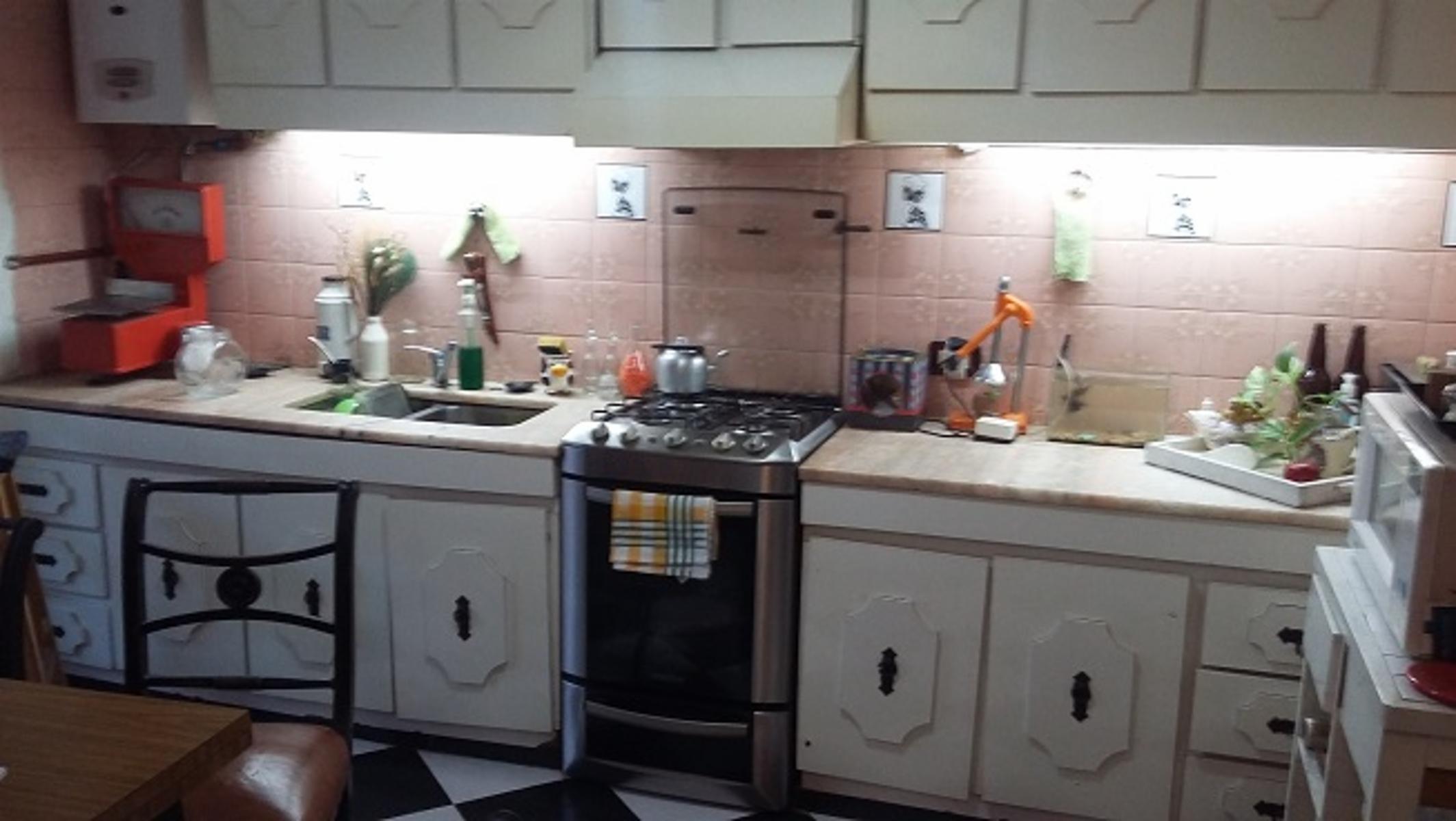 V.Ballester - Excelente Chalet 4 amb. con garage, pxmo Avda Moreno. — foto 4