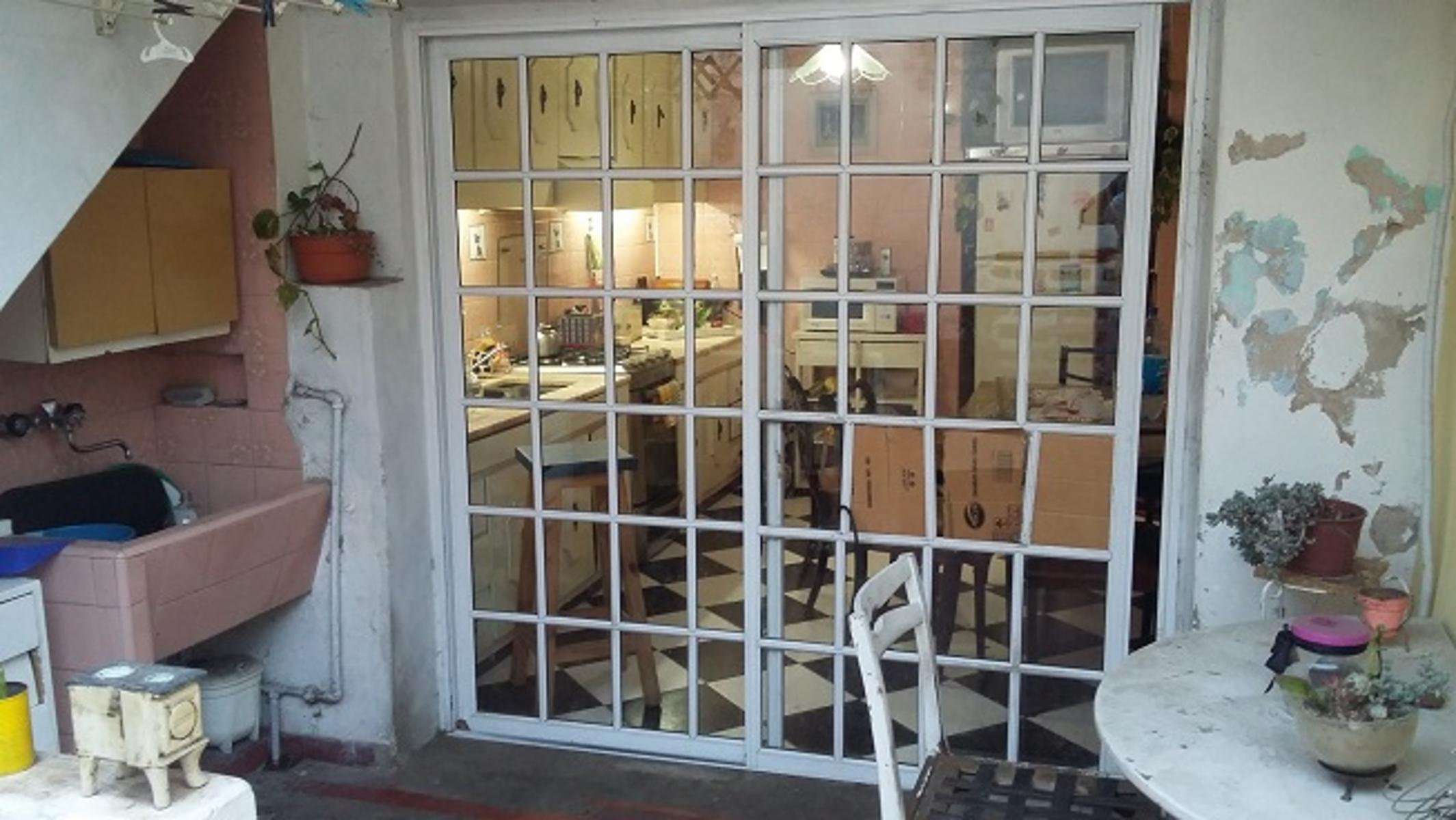 V.Ballester - Excelente Chalet 4 amb. con garage, pxmo Avda Moreno. — foto 5
