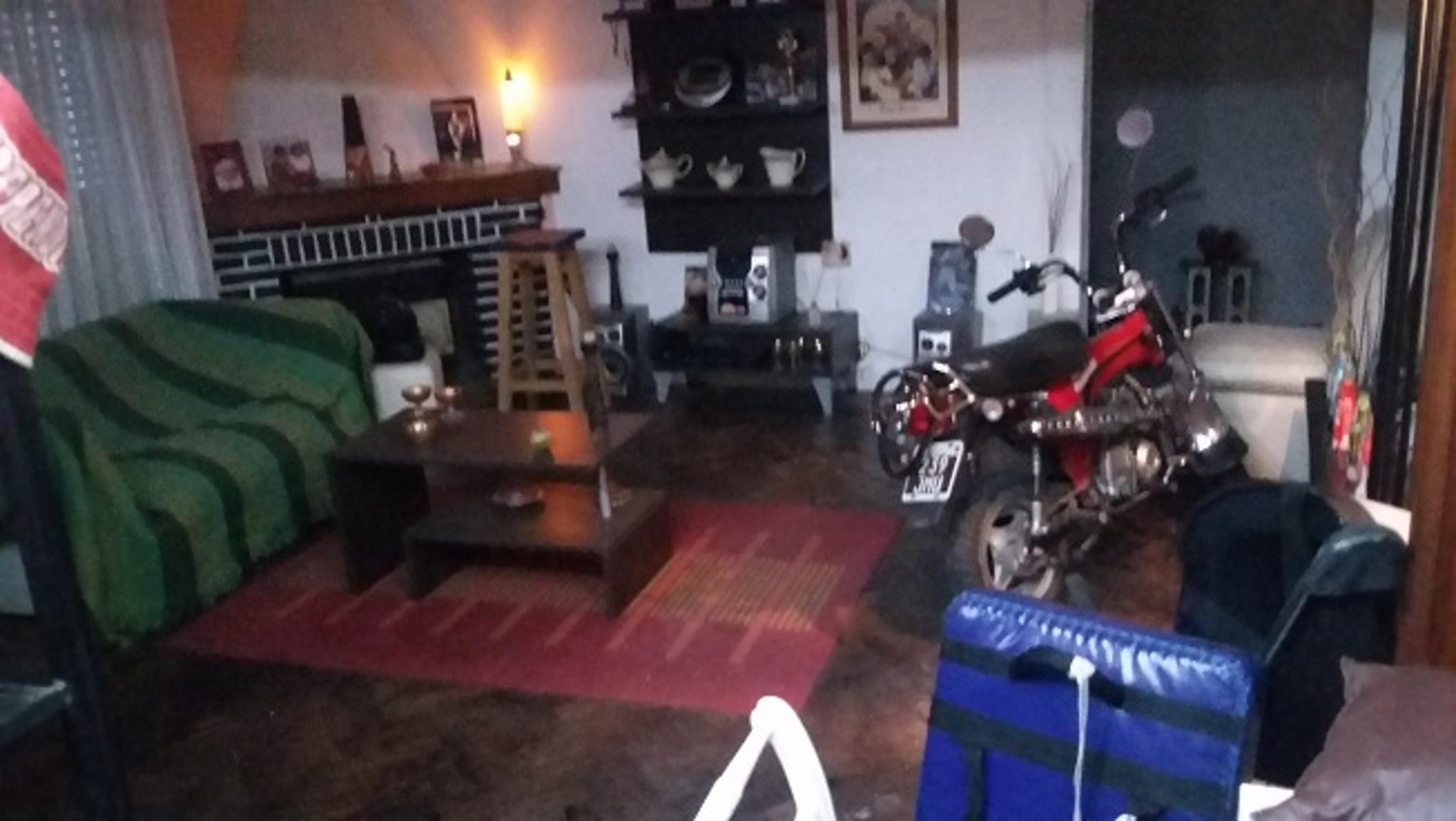 V.Ballester - Excelente Chalet 4 amb. con garage, pxmo Avda Moreno. — foto 8