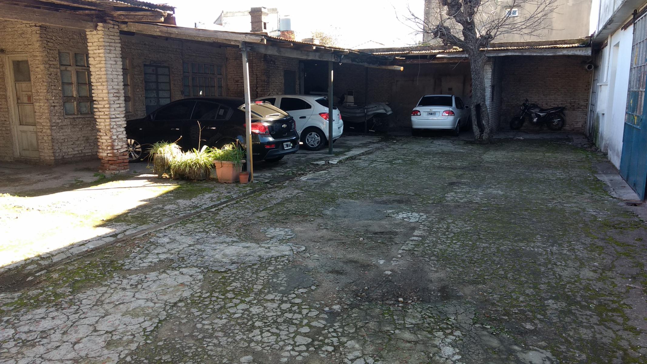 LOTE DE 360 MTS2 Y DEPOSITO - V BALLESTER