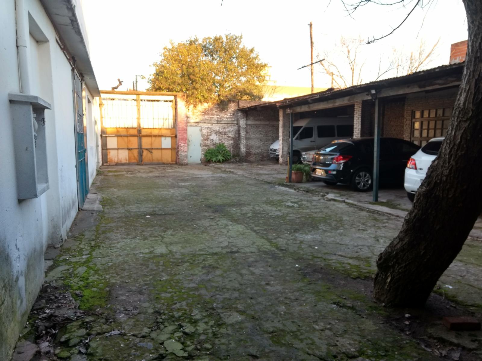 LOTE DE 360 MTS2 Y DEPOSITO - V BALLESTER — foto 2