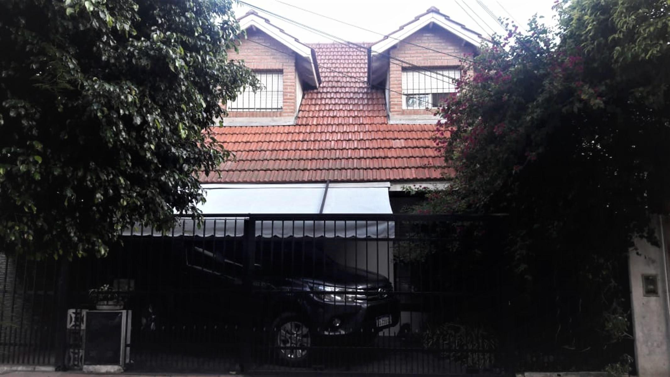 EXCELENTE CHALET 5 AMBIENTES - VILLA BALLESTER - PERMUTA — foto 2