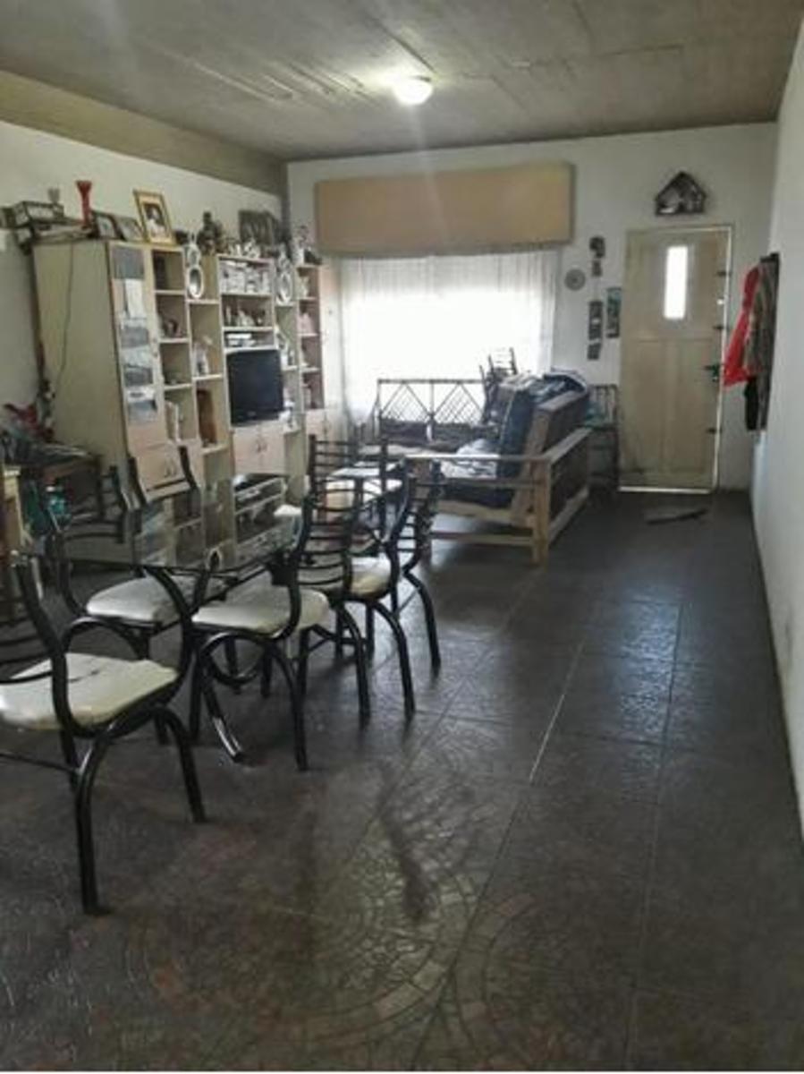 Casa de 4 amb en dos plantas con jardín, garaje y galpon - Loma Hermosa — foto 3