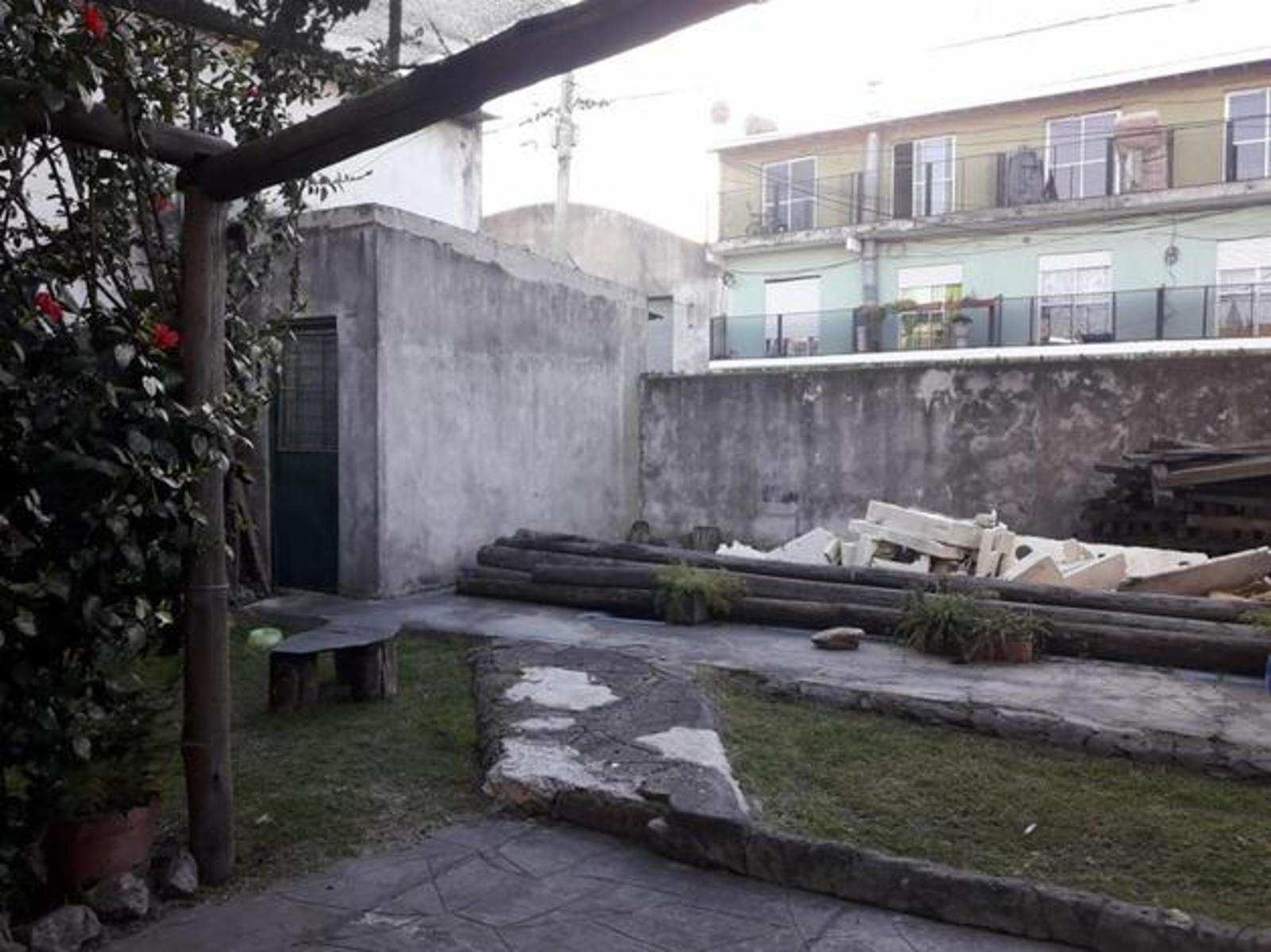 Casa de 4 amb en dos plantas con jardín, garaje y galpon - Loma Hermosa — foto 11