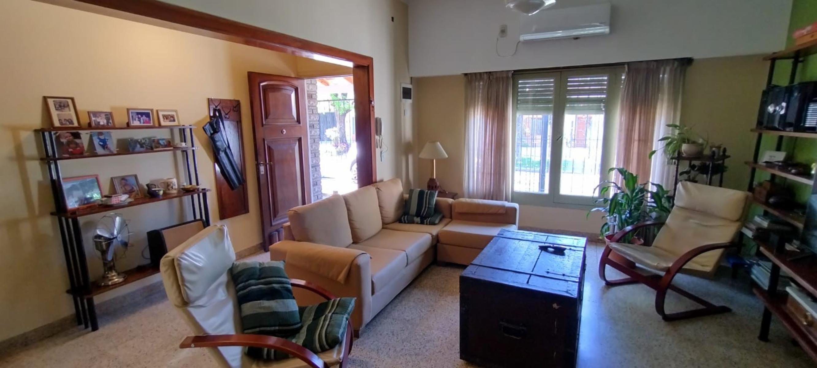Amplio chalet de 5 amb con garage y terraza + depto 2 amb - Villa Ballester — foto 8