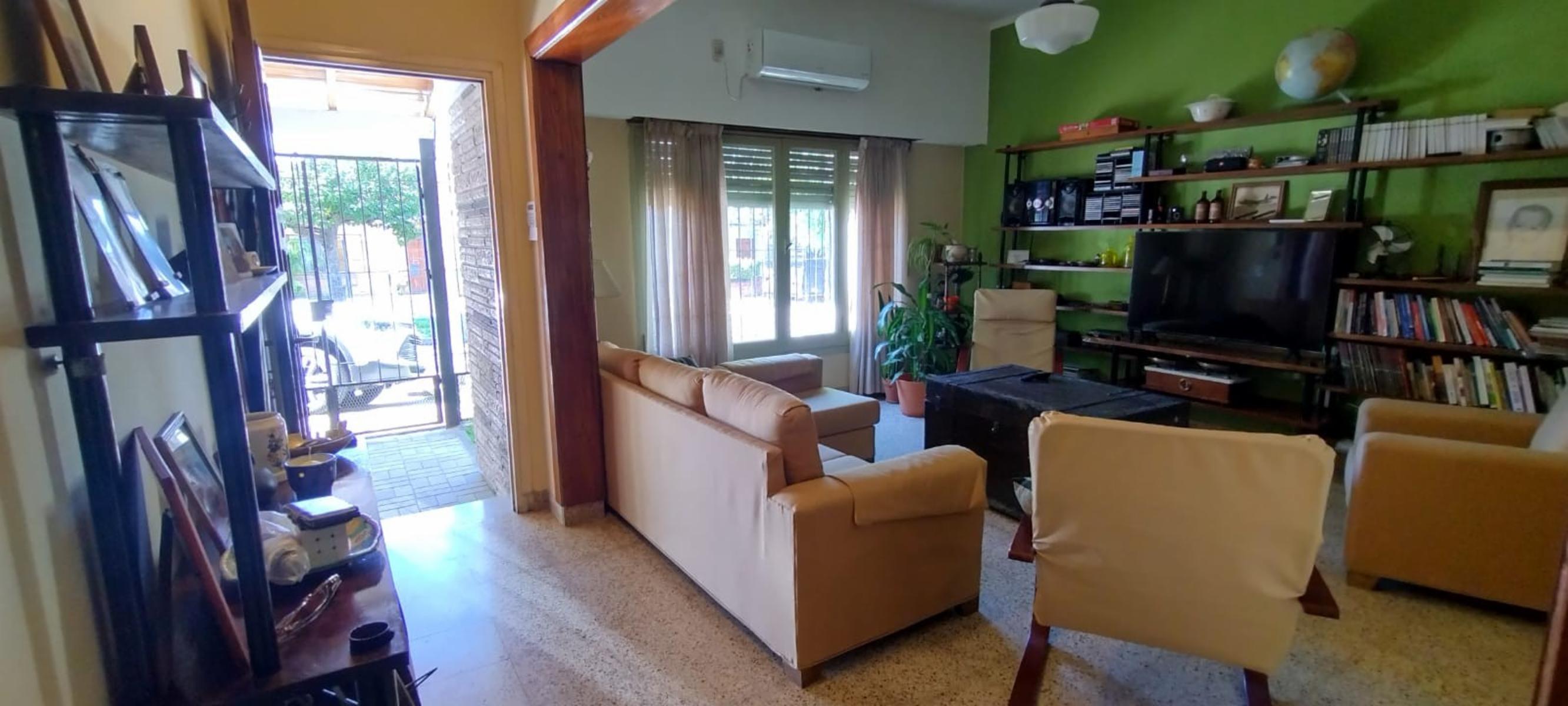 Amplio chalet de 5 amb con garage y terraza + depto 2 amb - Villa Ballester — foto 9
