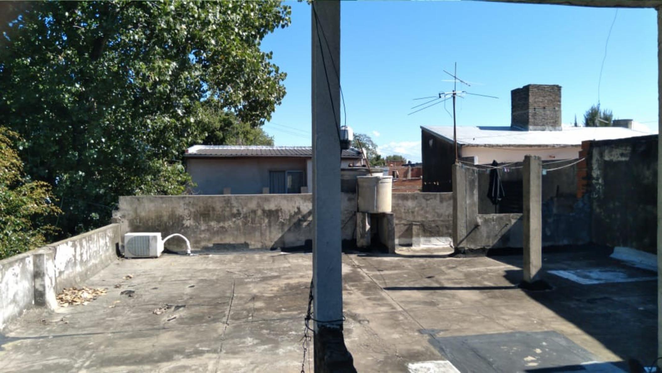 CASA 3 AMB + LOCAL Y TERRAZA AMPLIA — foto 4