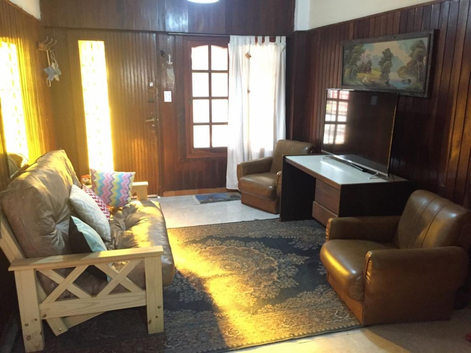 EXCELENTE PROPIEDAD MILTI FAMILIAR 7 AMBIENTES IMPERDIBLE — foto 2