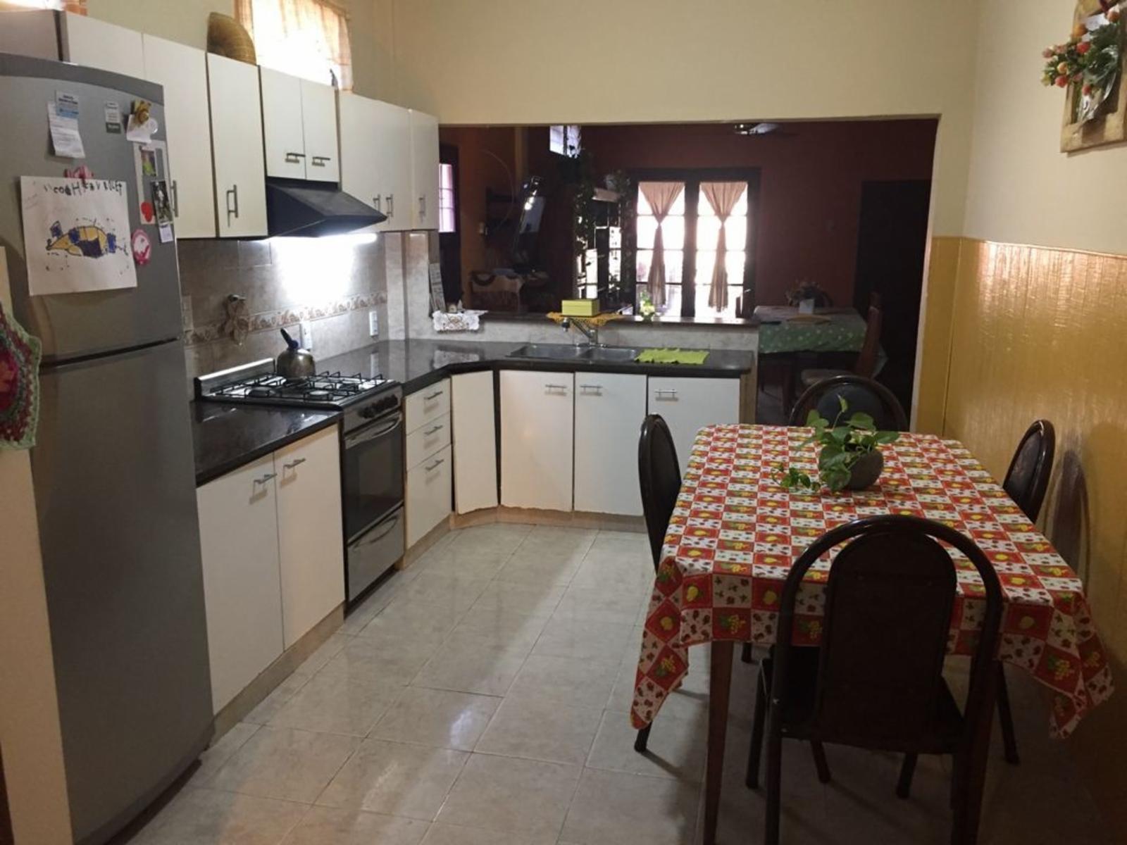 EXCELENTE PROPIEDAD MILTI FAMILIAR 7 AMBIENTES IMPERDIBLE — foto 4