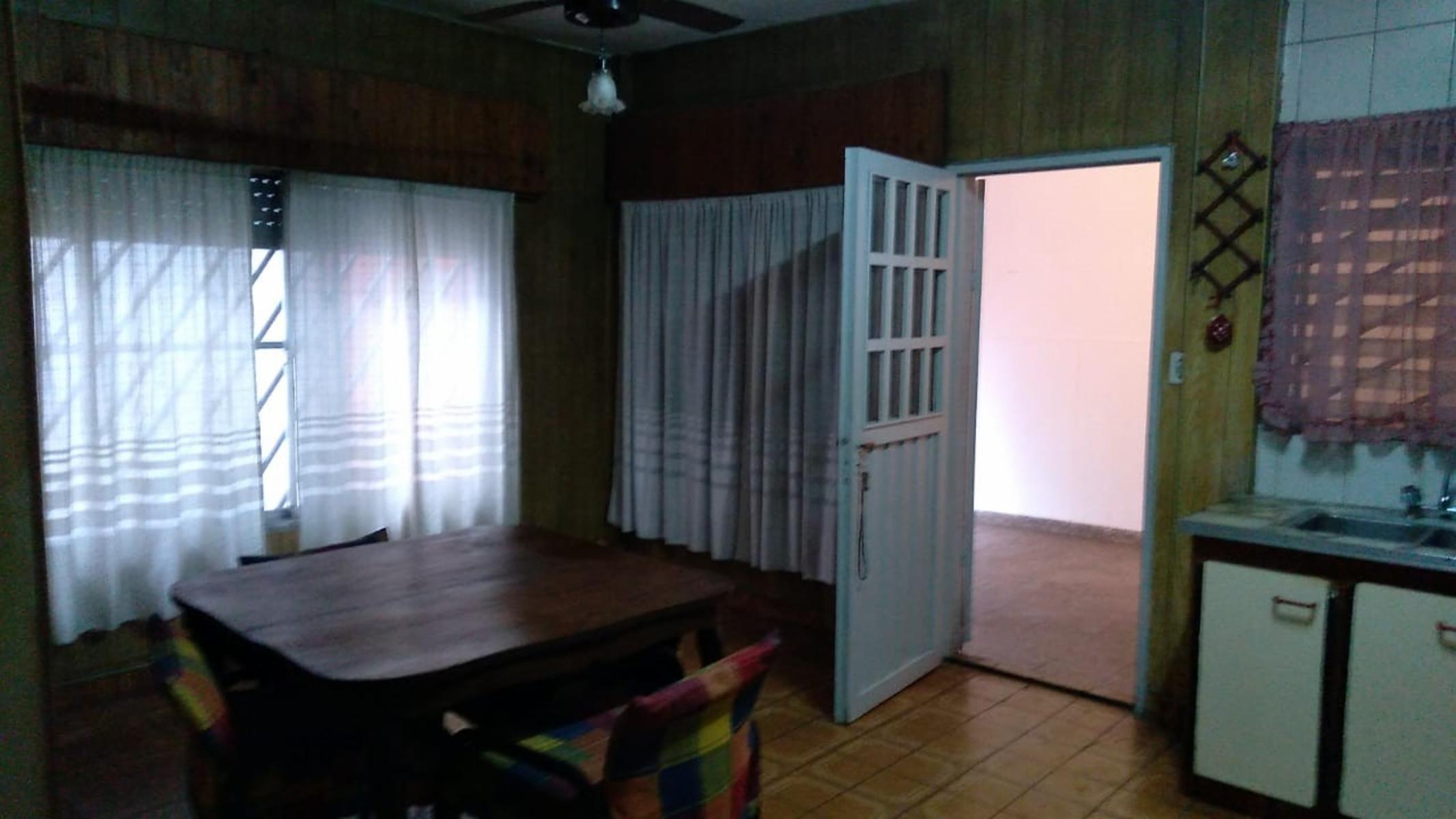 SAN MARTIN (Zona Jumbo) - EXCELENTE PROPIEDAD MULTIFAMILIAR 8 AMB IMPERDIBLE — foto 3