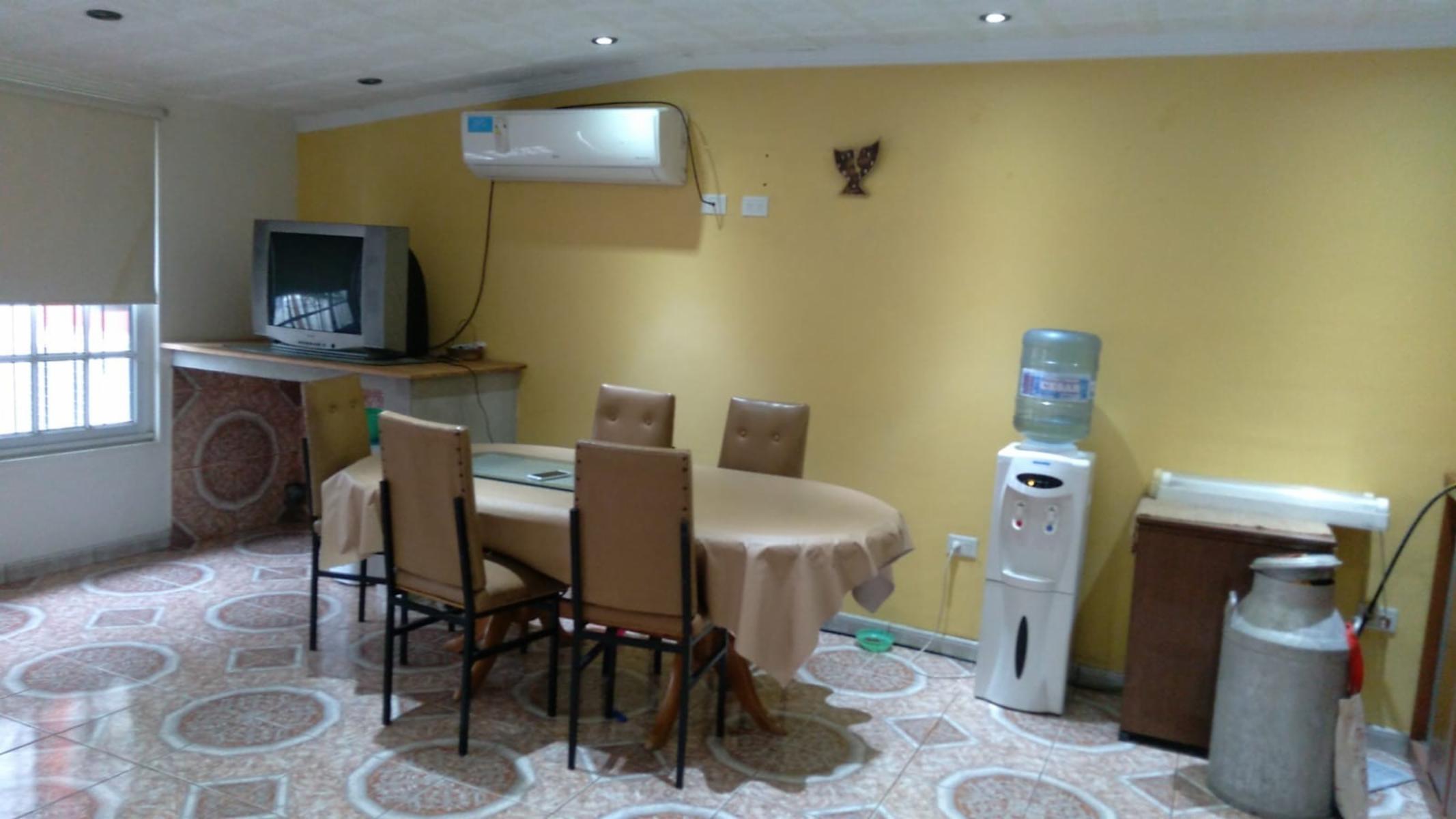 VILLA BALLESTER, PXMO RUTAS y AVDAS - ESPECTACULAR y LUJOSO CHALET 4 AMB, 2 BAÑO y PARQUE c/ PILETA NATACIÓN — foto 3