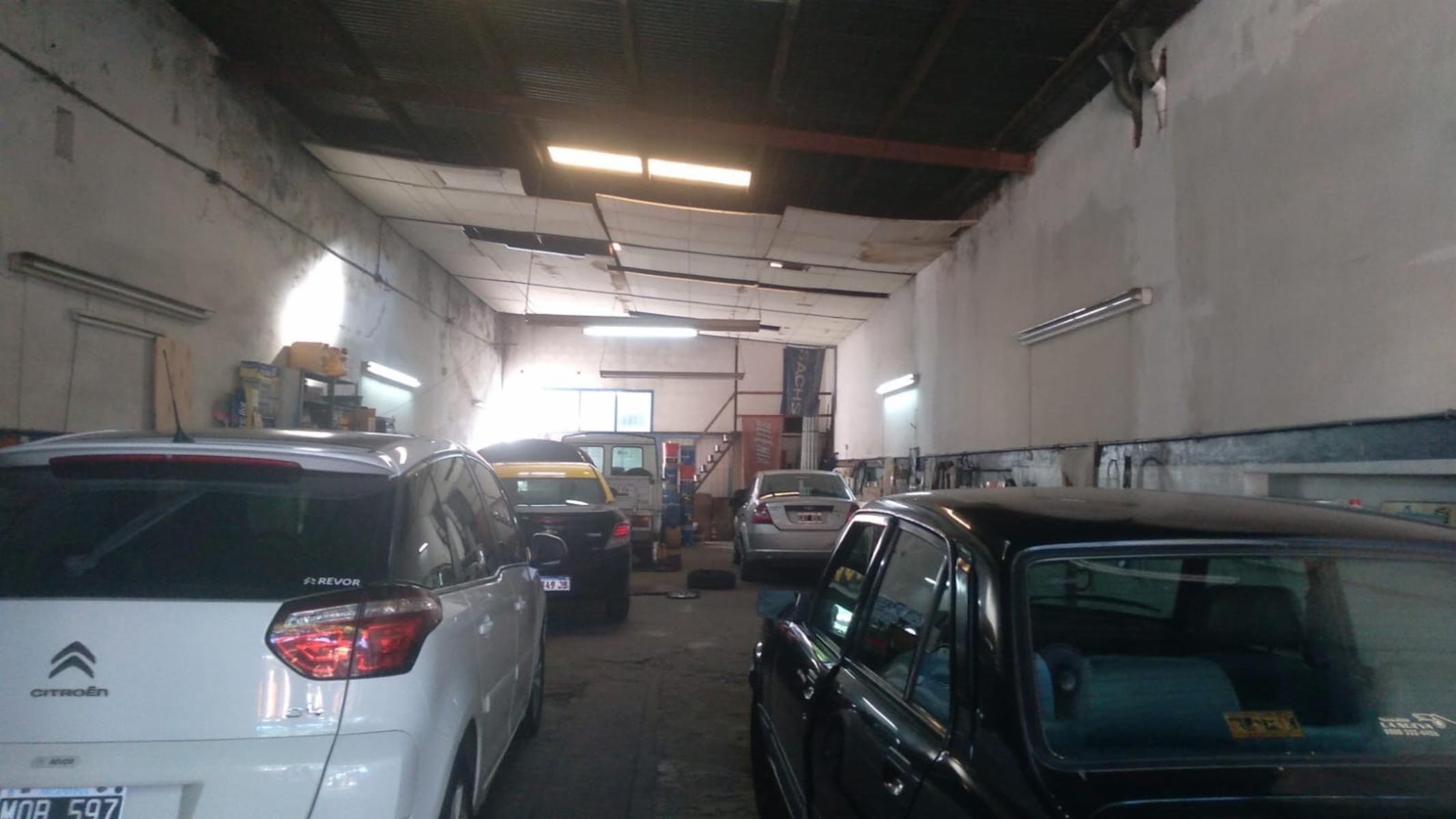 EXCELENTE GALPON 224 Mts2 EN VILLA BALLESTER IDEAL DEPOSITO o TALLER DEL AUTOMOTOR — foto 3