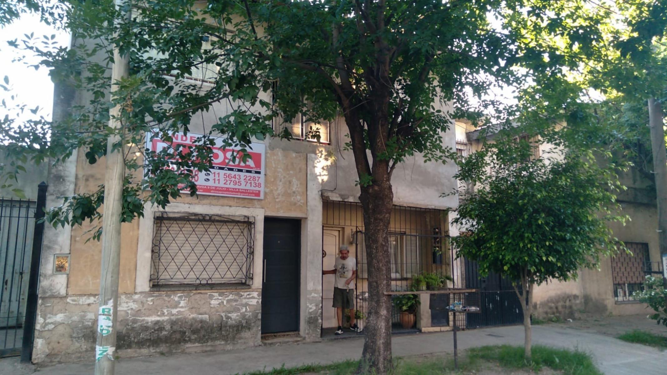 EXCELENTE PROPIEDAD MULTI FAMILIAR en VILLA BALLESTER 6 AMB, COCHERA Vs AUTOS, FDO LIBRE