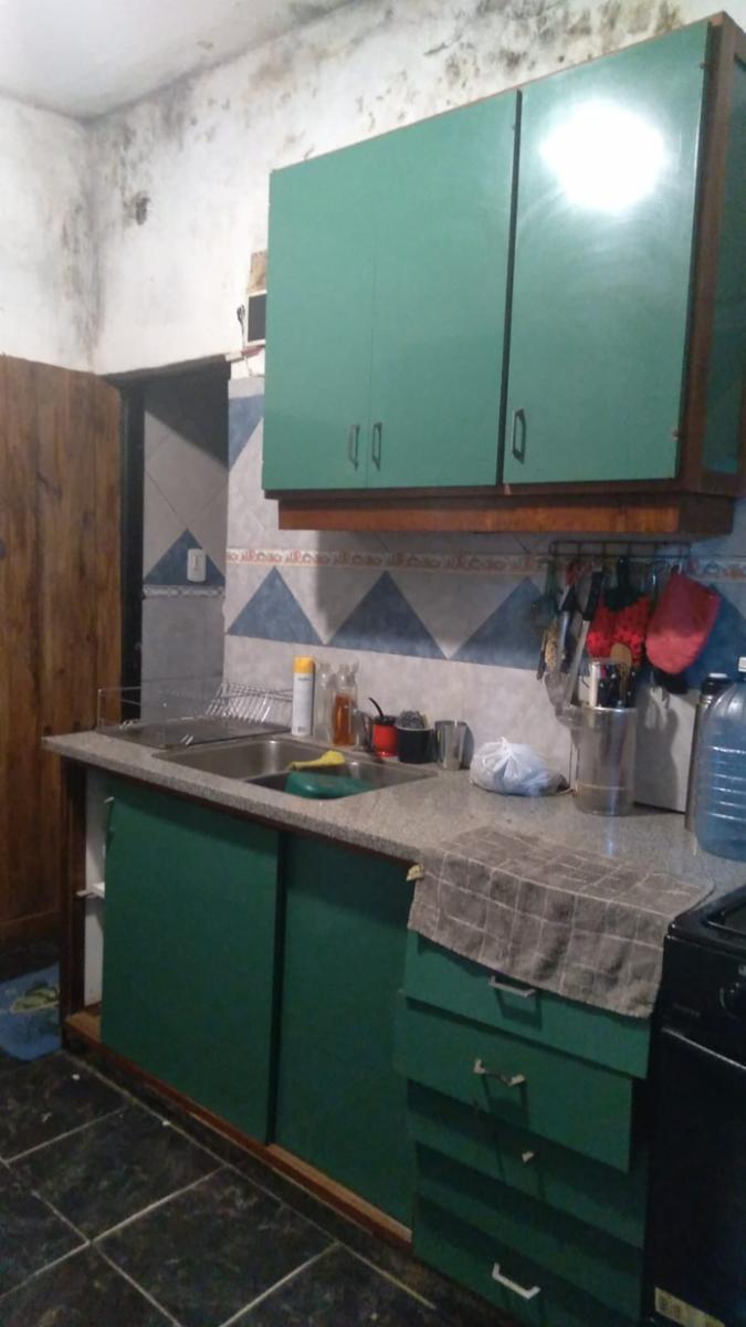 REGIA PROPIEDAD MULTIFAMILIAR con AMPLIO FONDO LIBRE en BILLINGHURTS 130 Mts2 Cub s/ LOTE 392 Mts2