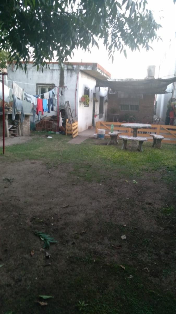 REGIA PROPIEDAD MULTIFAMILIAR con AMPLIO FONDO LIBRE en BILLINGHURTS 130 Mts2 Cub s/ LOTE 392 Mts2 — foto 4