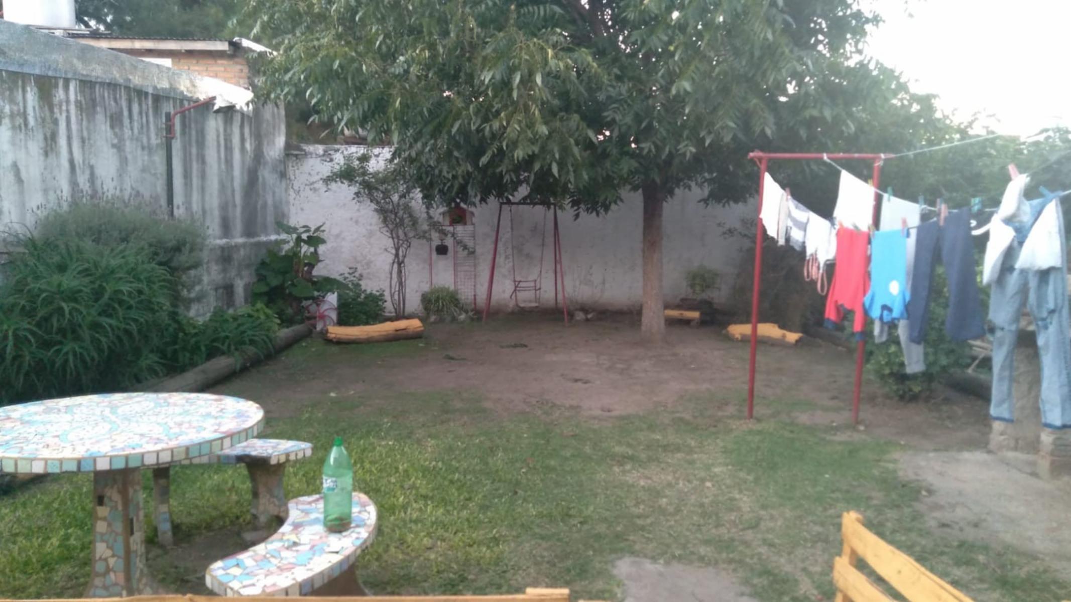REGIA PROPIEDAD MULTIFAMILIAR con AMPLIO FONDO LIBRE en BILLINGHURTS 130 Mts2 Cub s/ LOTE 392 Mts2 — foto 6