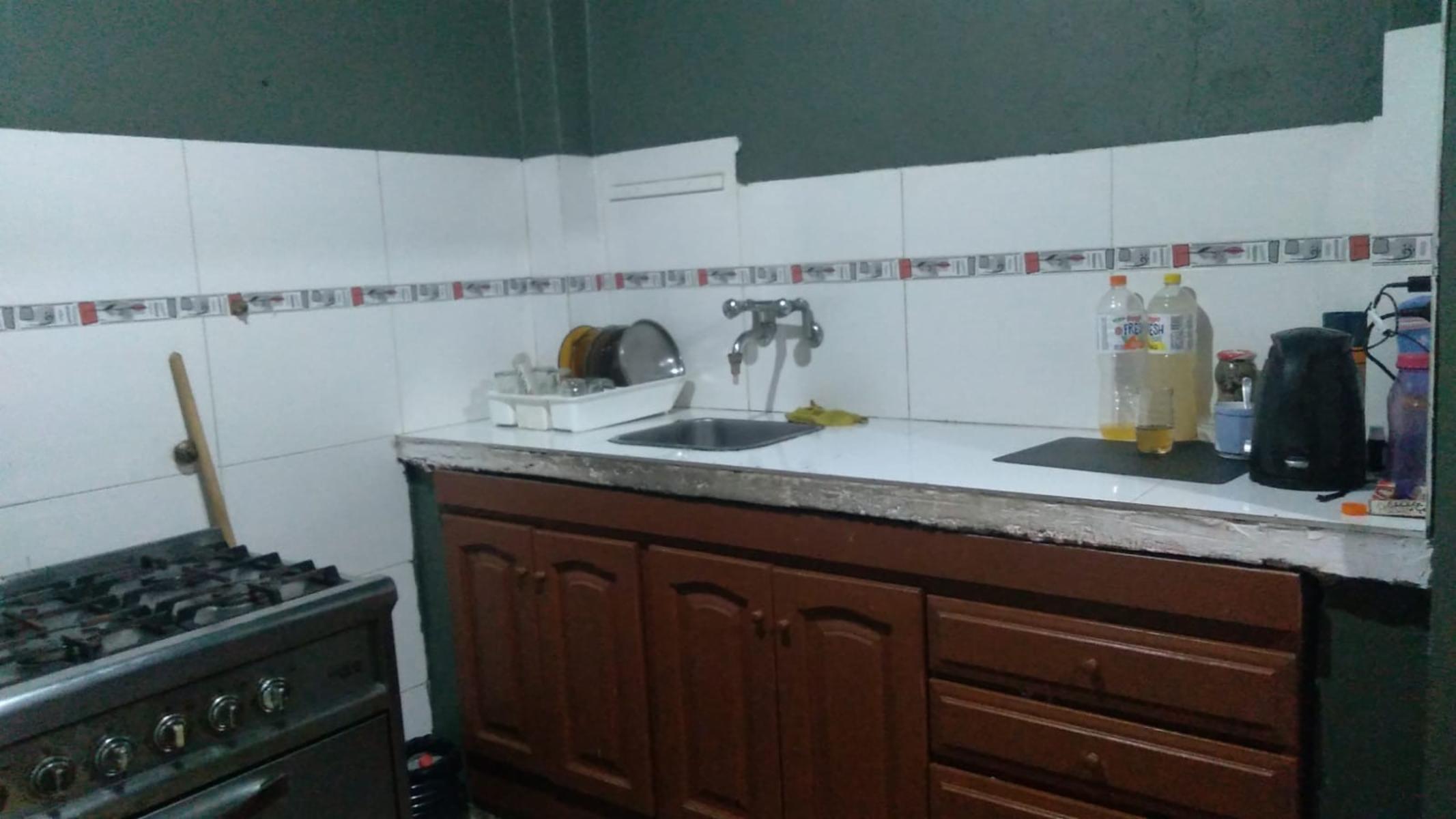 REGIA PROPIEDAD MULTIFAMILIAR con AMPLIO FONDO LIBRE en BILLINGHURTS 130 Mts2 Cub s/ LOTE 392 Mts2 — foto 11