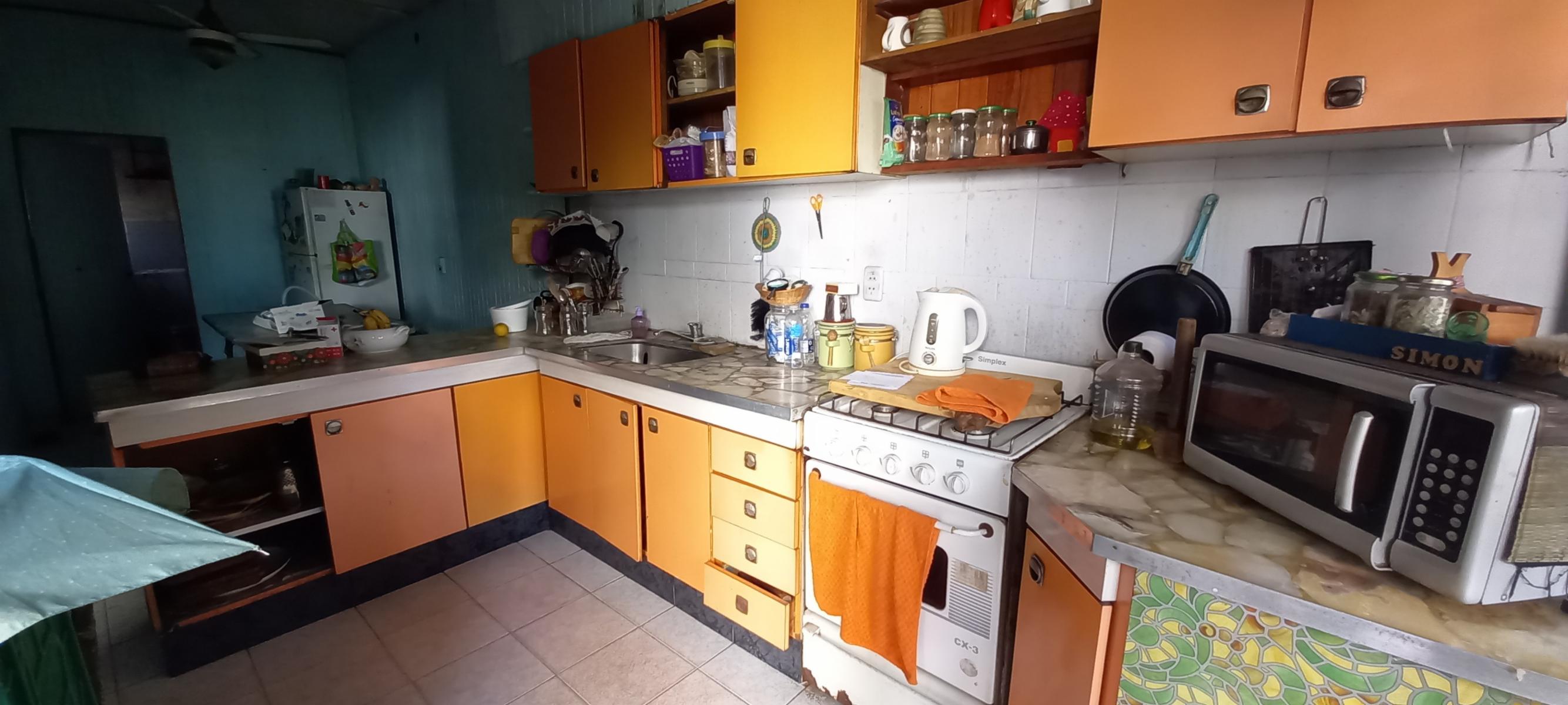 Casa de 4 ambientes con 2 locales - Villa Ballester — foto 8
