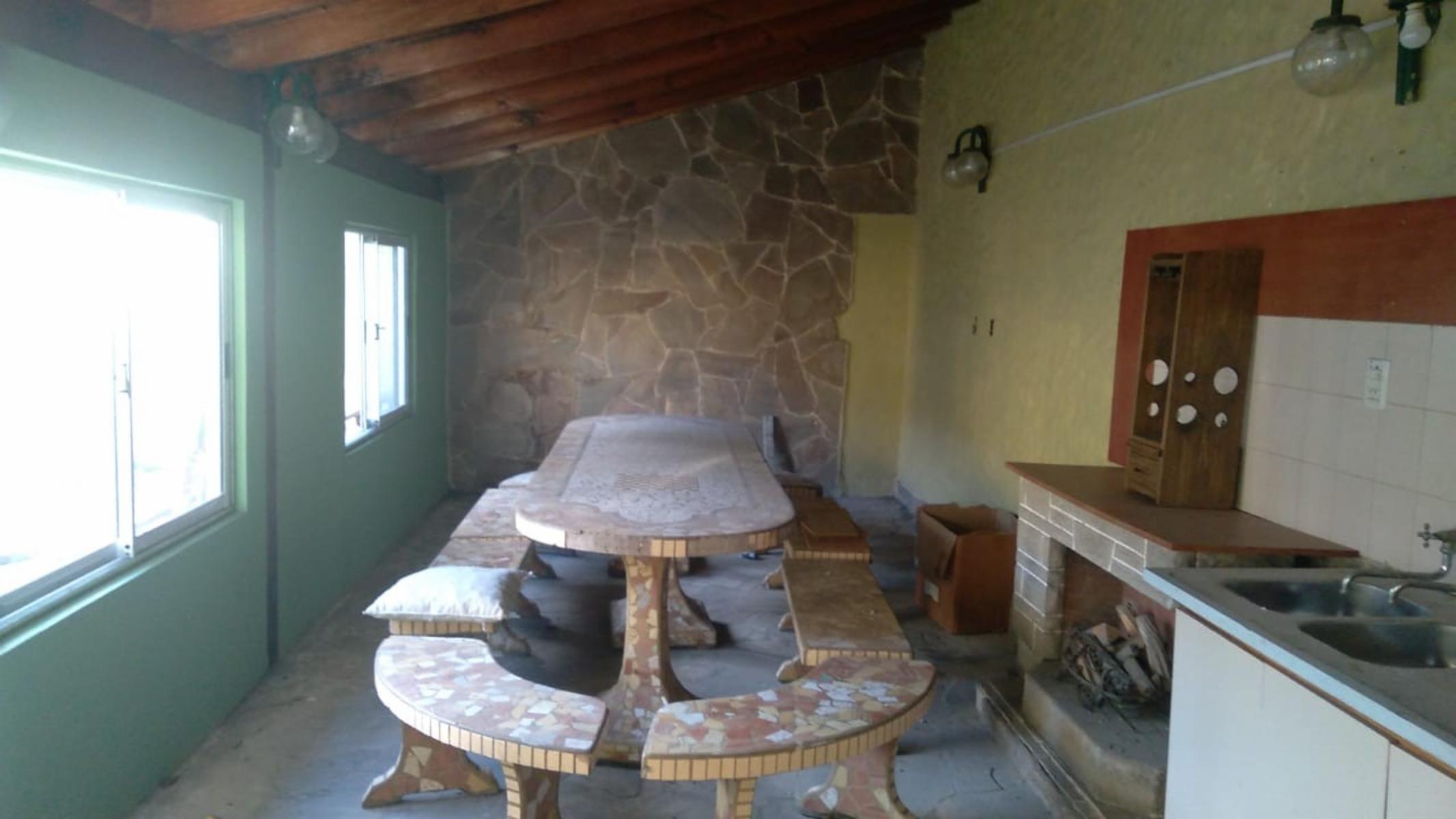 EXCELENTE PROPIEDAD 8 AMB en 2 Ptas MUTIFAMILIAR, PROXIMO ESTACION JOSE LEON SUAREZ