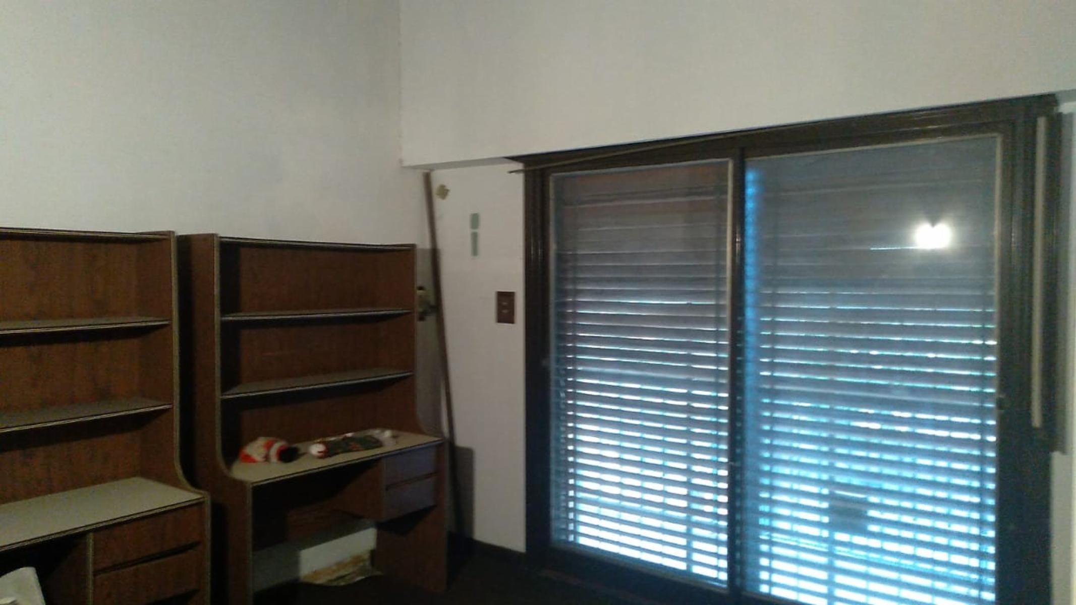EXCELENTE PROPIEDAD 8 AMB en 2 Ptas MUTIFAMILIAR, PROXIMO ESTACION JOSE LEON SUAREZ — foto 2