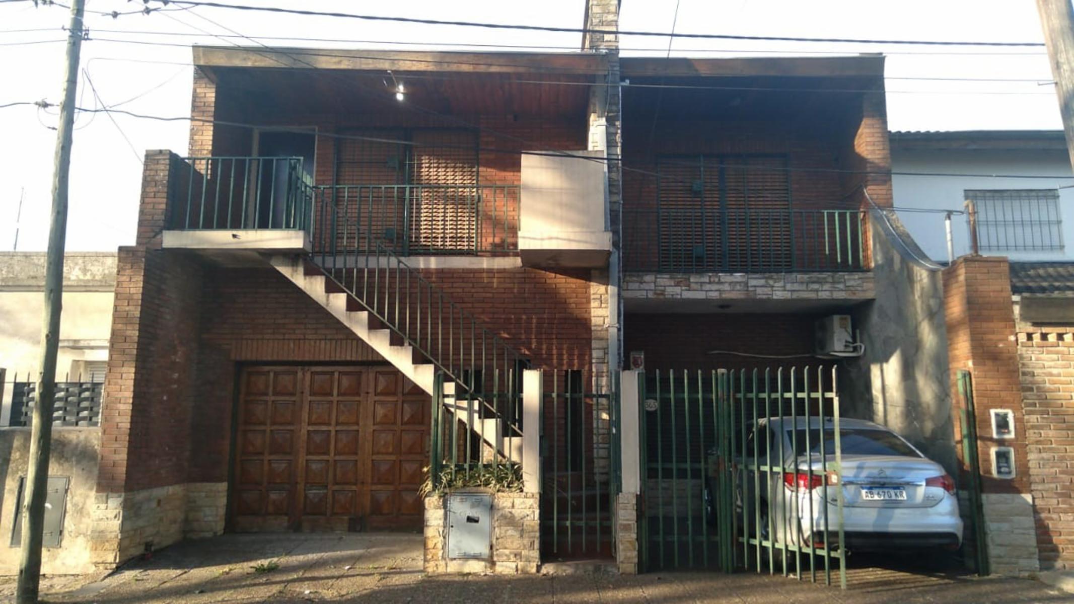 EXCELENTE PROPIEDAD 8 AMB en 2 Ptas MUTIFAMILIAR, PROXIMO ESTACION JOSE LEON SUAREZ — foto 4