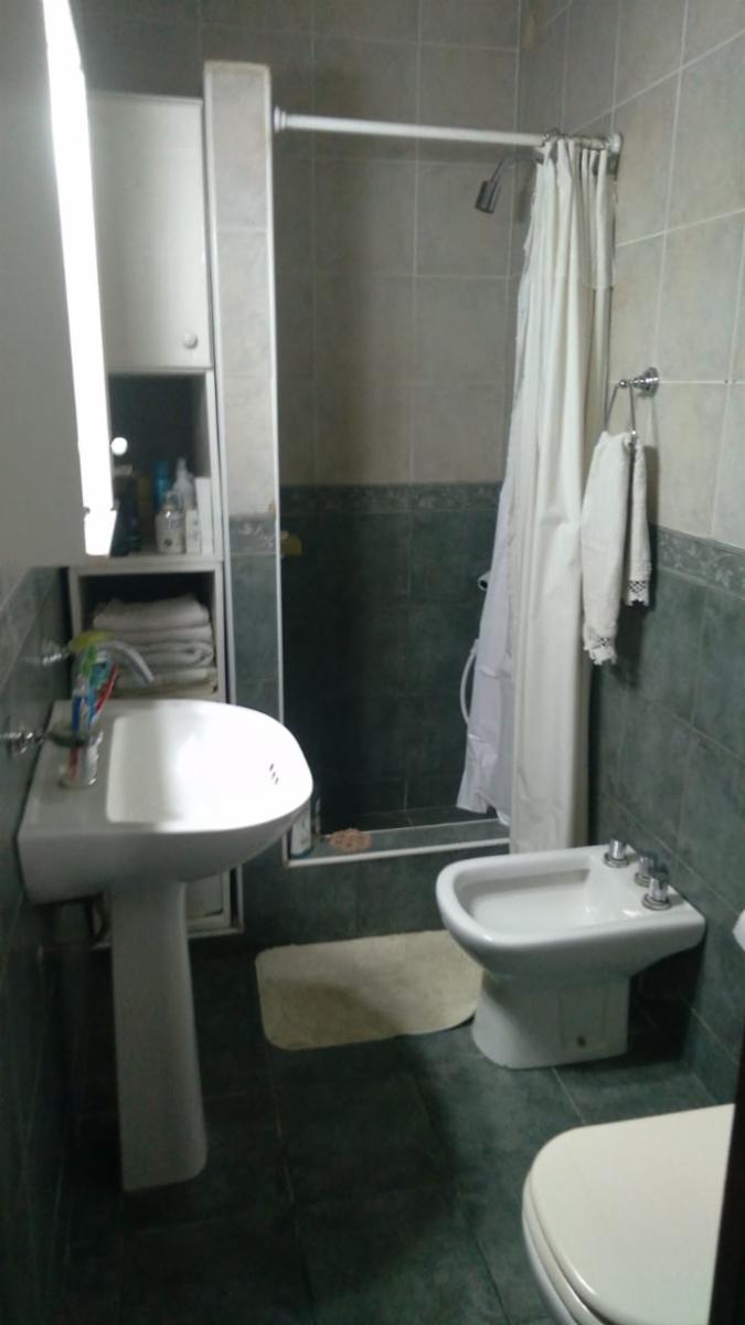 EXCELENTE PROPIEDAD 8 AMB en 2 Ptas MUTIFAMILIAR, PROXIMO ESTACION JOSE LEON SUAREZ — foto 6