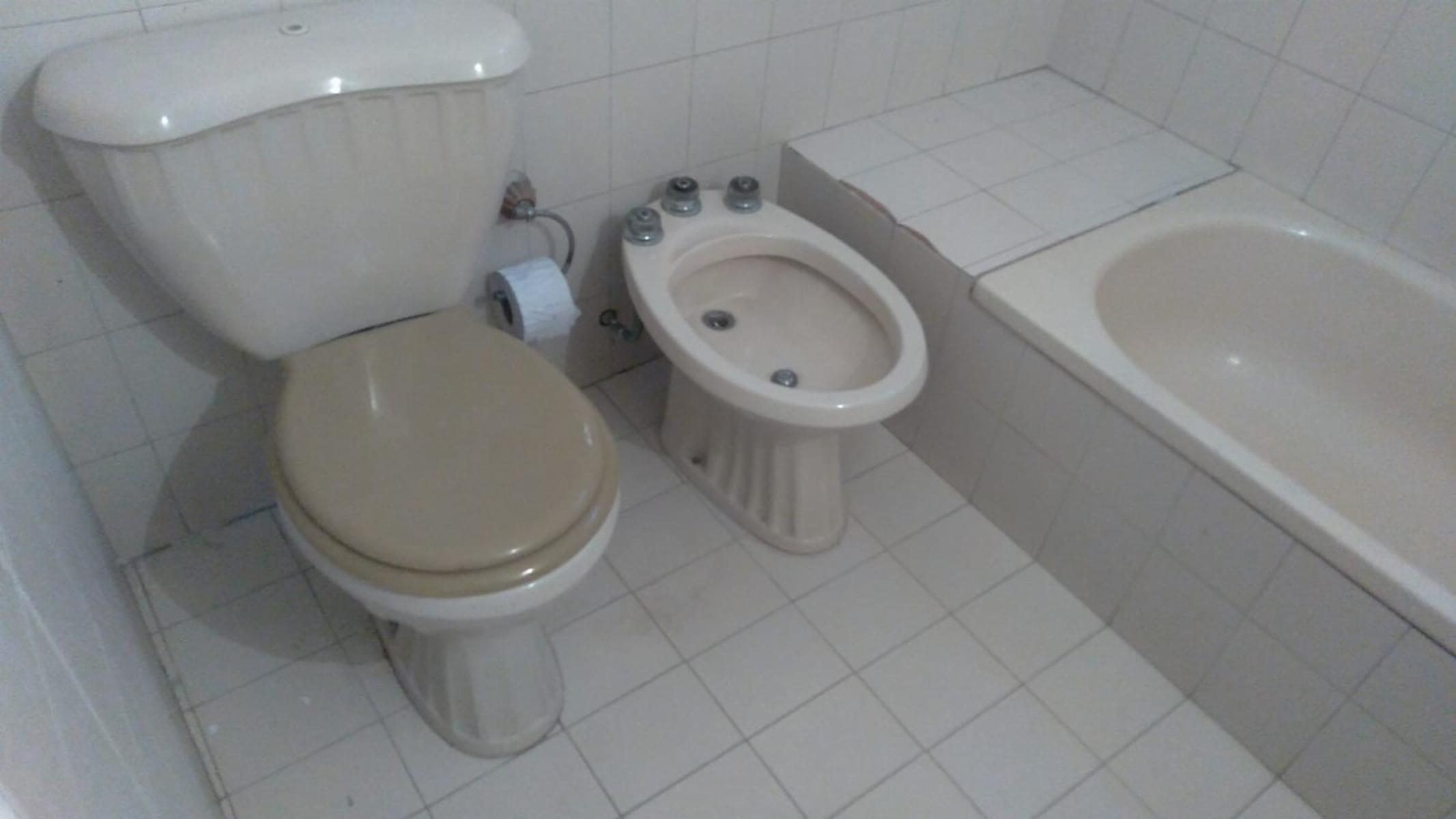 EXCELENTE PROPIEDAD 8 AMB en 2 Ptas MUTIFAMILIAR, PROXIMO ESTACION JOSE LEON SUAREZ — foto 10