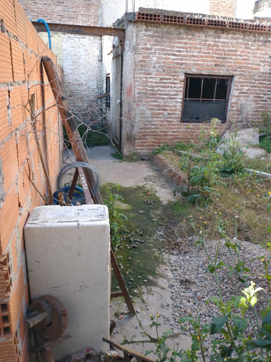 CASA 3 amplios AMB con FONDO LIBRE y posibilidad de Cochera en VILLA BALLESTER — foto 6