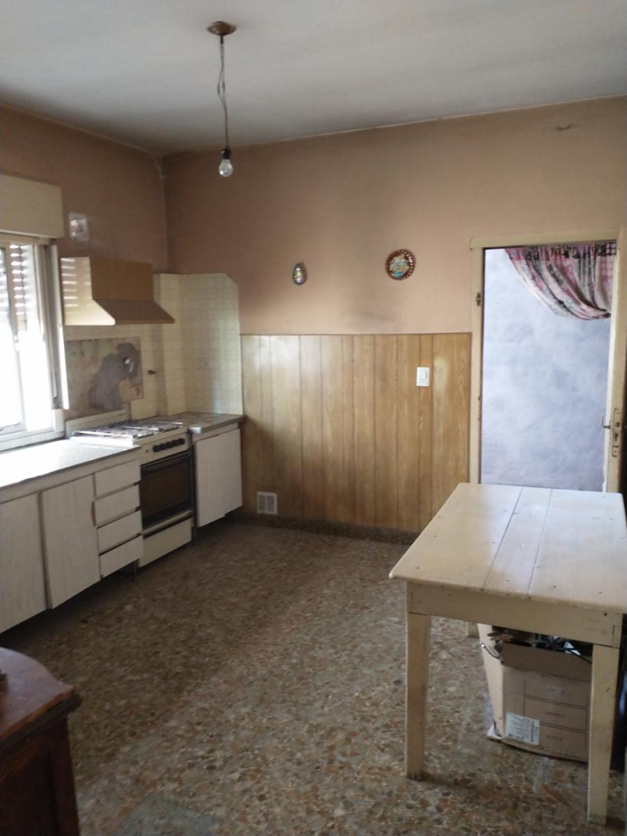 CASA 3 amplios AMB con FONDO LIBRE y posibilidad de Cochera en VILLA BALLESTER — foto 11