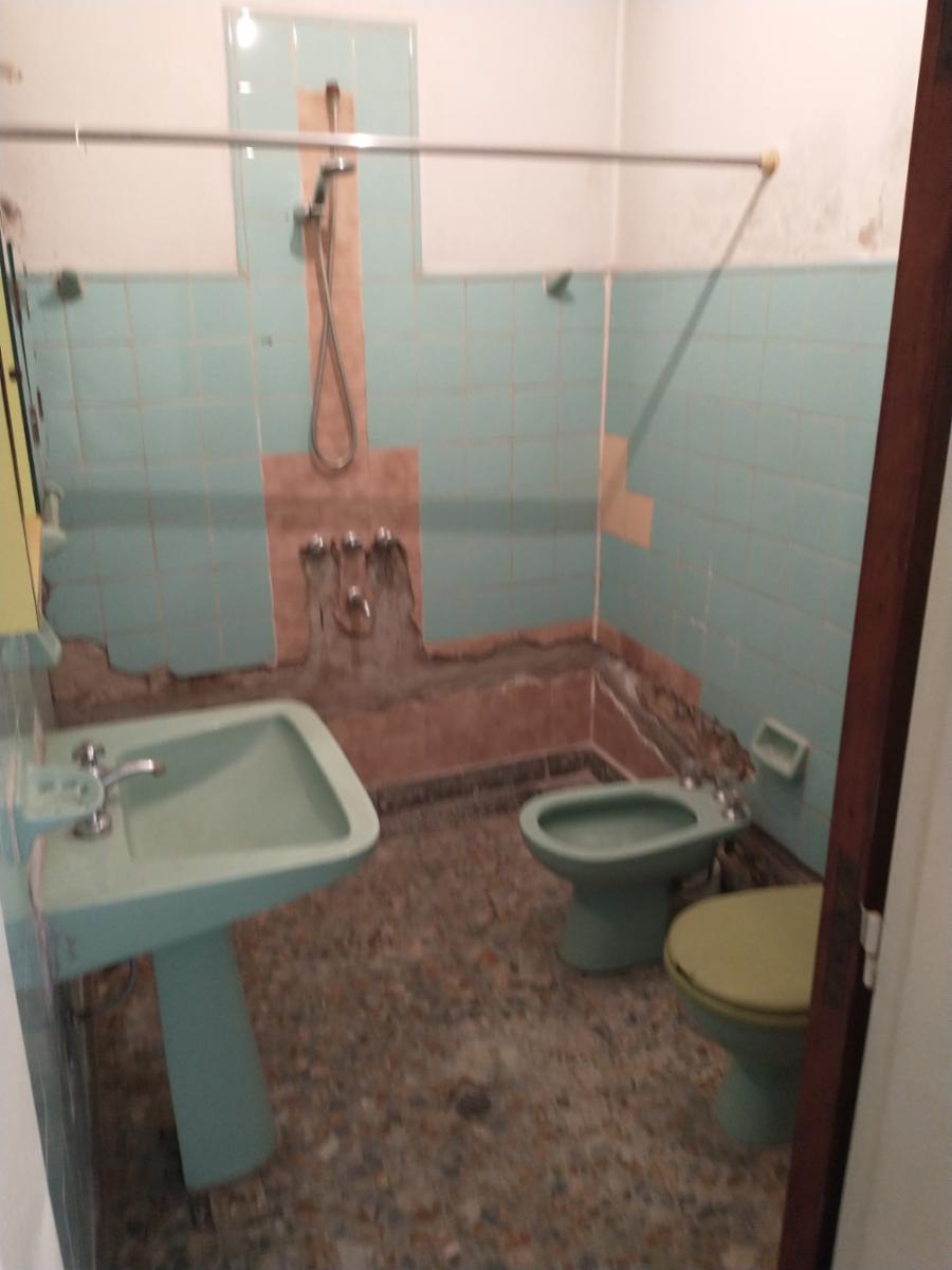 CASA 3 amplios AMB con FONDO LIBRE y posibilidad de Cochera en VILLA BALLESTER — foto 13