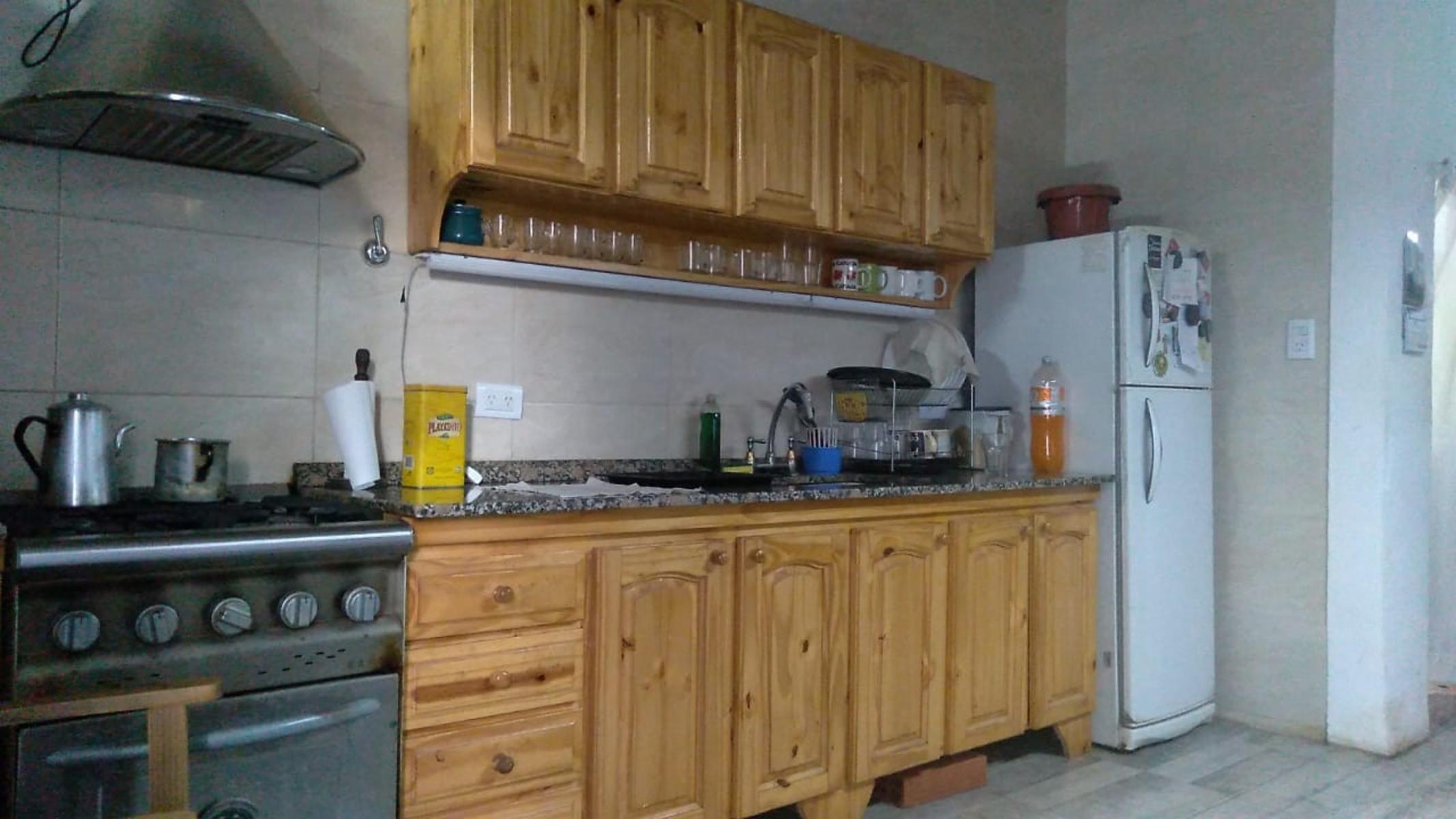 EXCELENTE CASA 3 ELEGANTES AMBIENTES en puneto estrtategico de VILLA BALLESTER ...