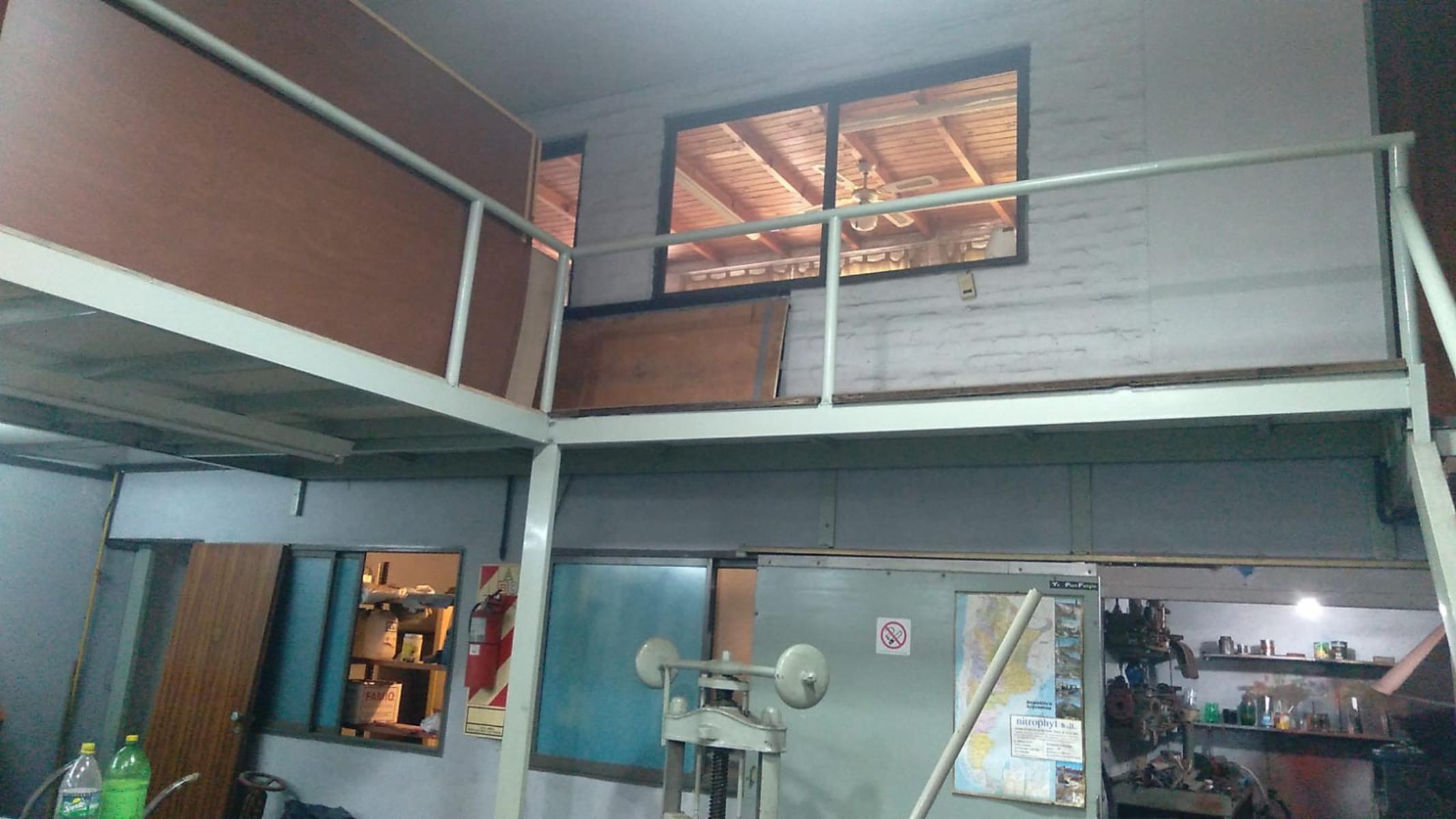 EXCELENTE GALPON 350 Mts2 s/ LOTE 240 Mts2 en VILLA BALLESTER — foto 3