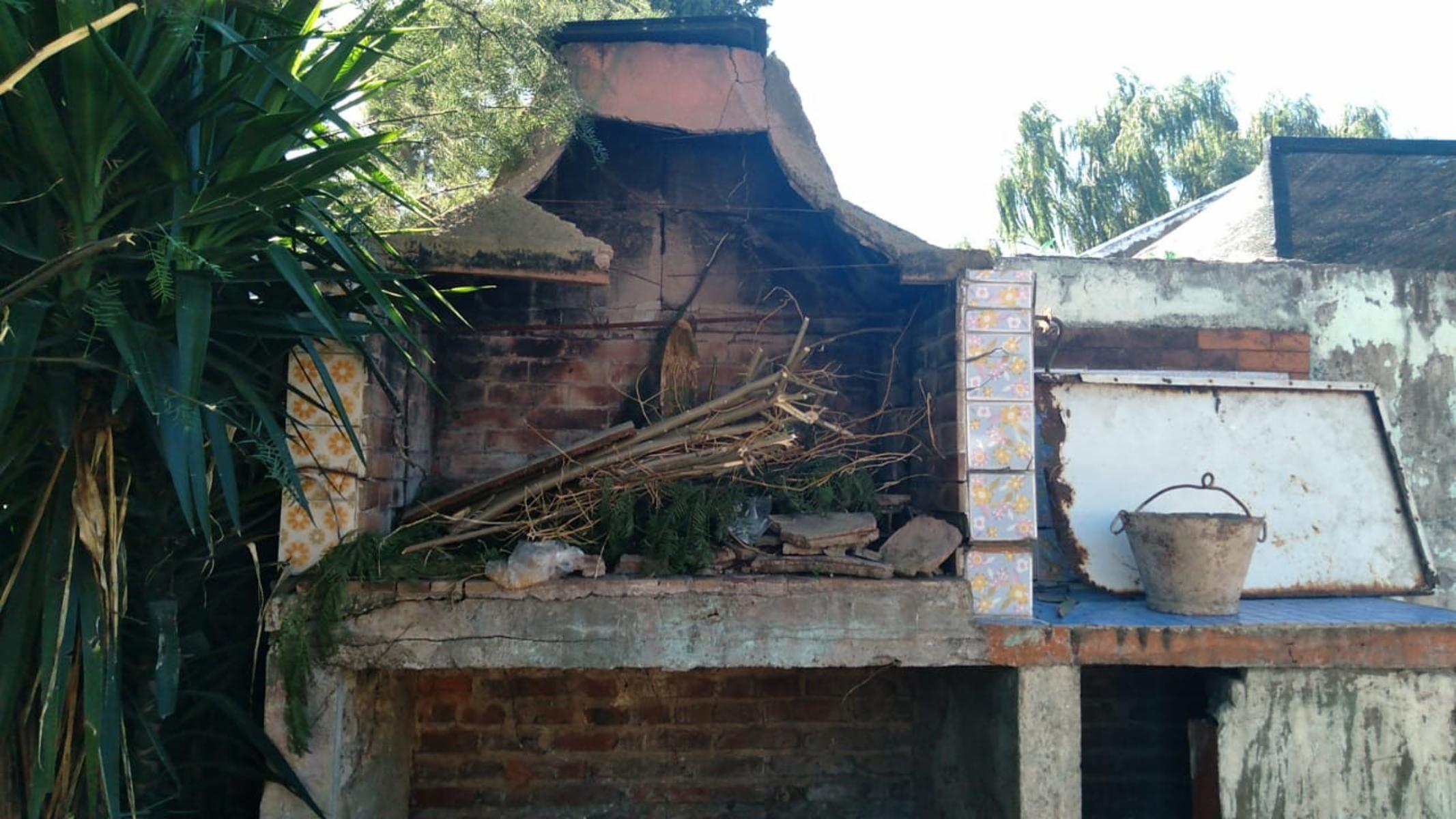 REGIA y AMPLISIMA CASA 3/4 AMB s/ GRAN LOTE DE TERRENO en VILLA BALLESTER, proximo Avenidas importantes y buenos accesos — foto 2