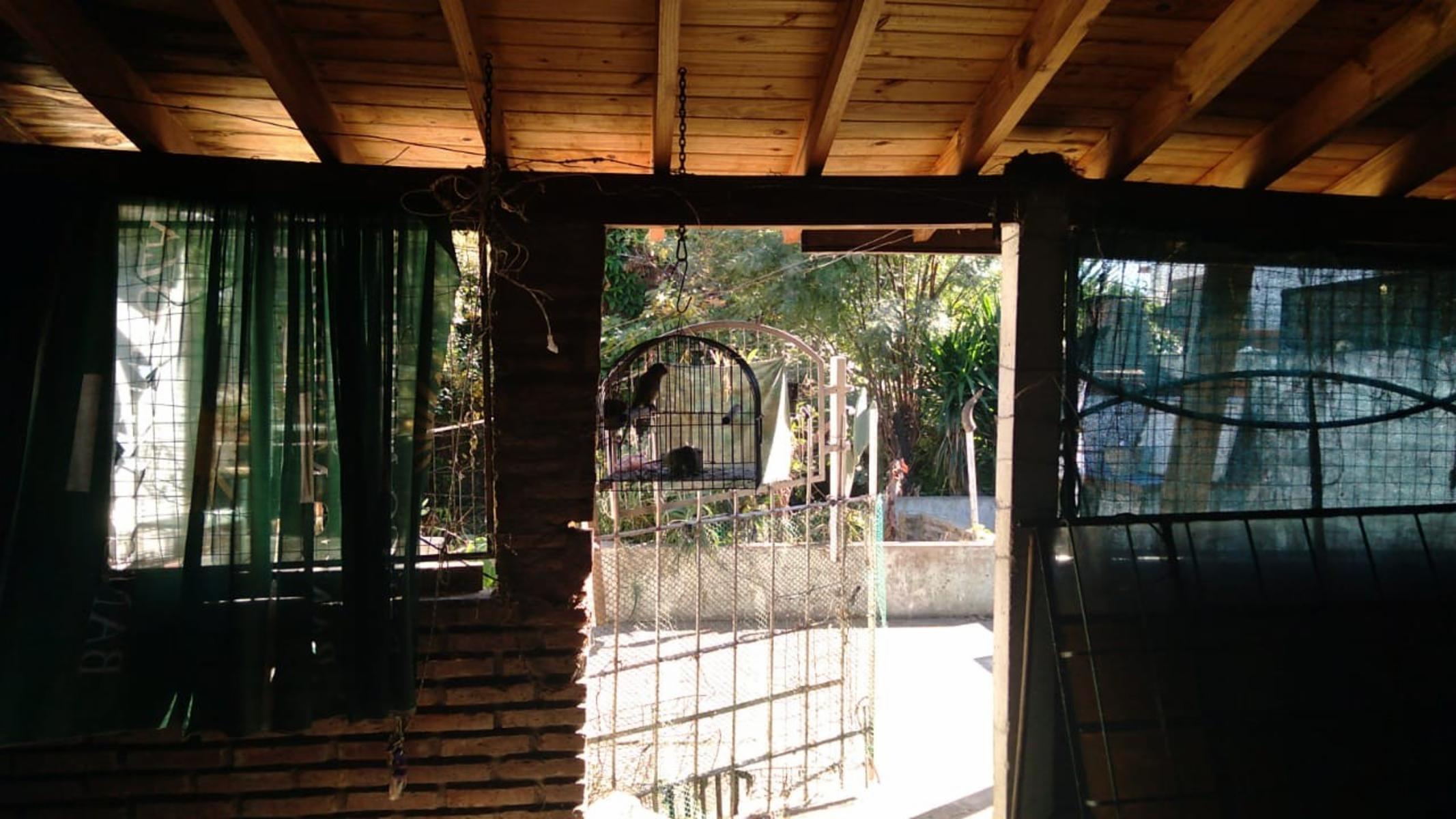 REGIA y AMPLISIMA CASA 3/4 AMB s/ GRAN LOTE DE TERRENO en VILLA BALLESTER, proximo Avenidas importantes y buenos accesos — foto 3