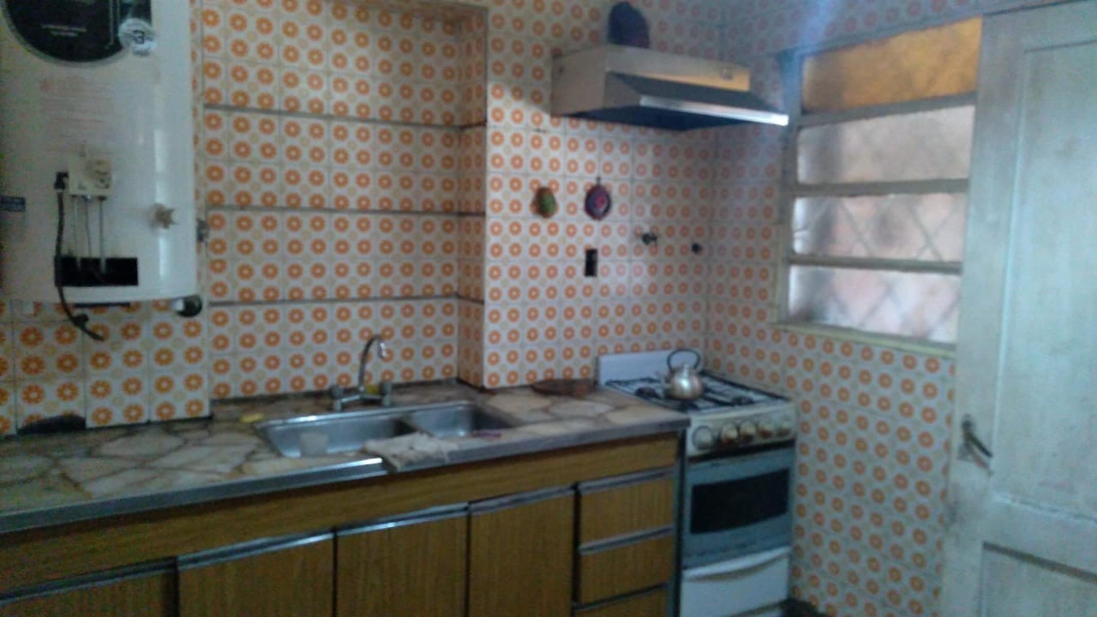 REGIA y AMPLISIMA CASA 3/4 AMB s/ GRAN LOTE DE TERRENO en VILLA BALLESTER, proximo Avenidas importantes y buenos accesos — foto 5