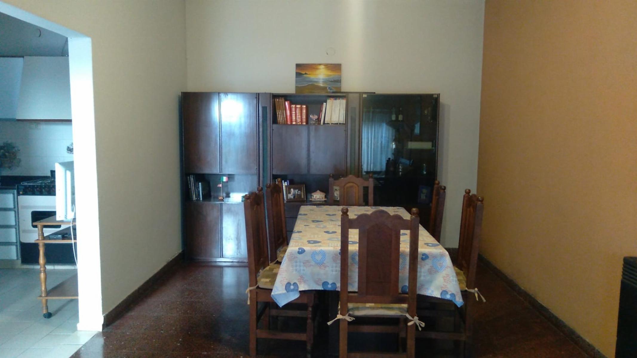 EMPRENDIMIENTO MULTIFAMILIAR, 2 CASAS 3 AMB c/u, COCHERA PASANTE y FDO en VILLA ZAGALA, pxmo AVDAS