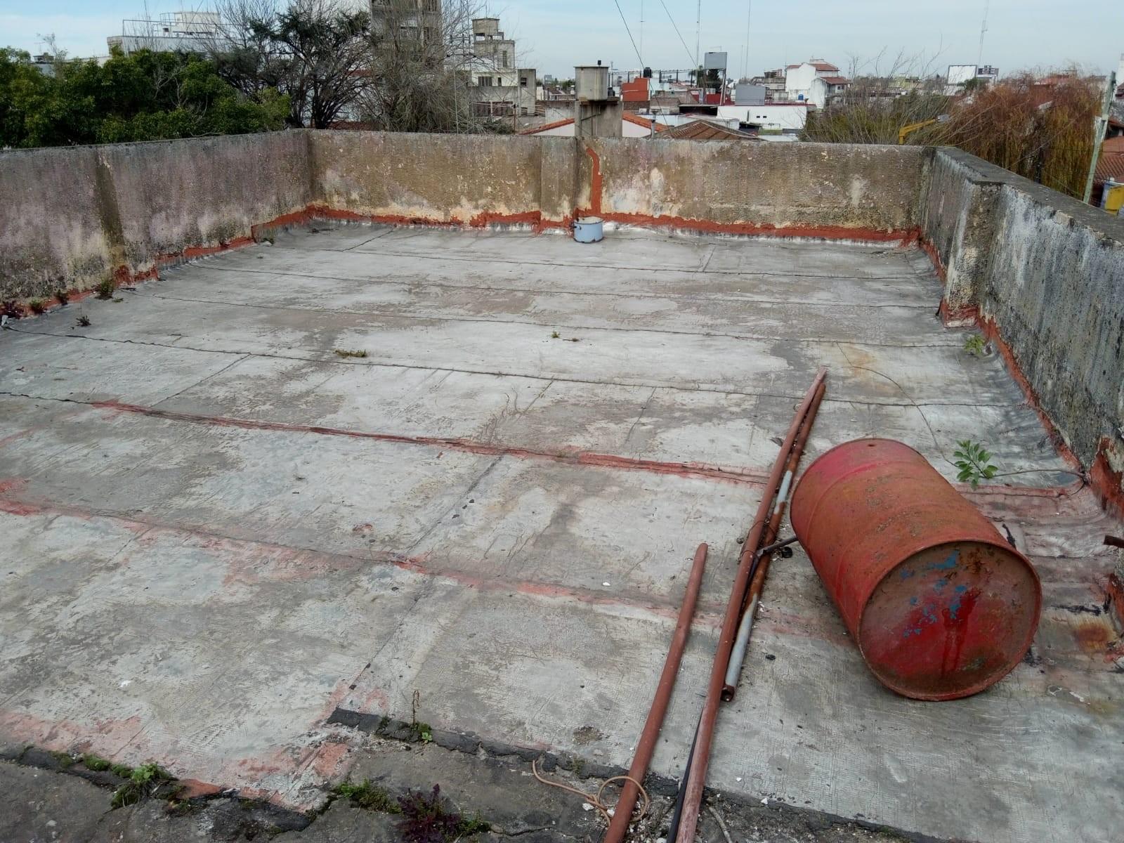 2 AMPLISIMOS DEPARTAMENTOS A RESTAURAR, PRIMER PISO en JOSE LEON SUAREZ, a Mts de Avda Marquez y PROXIMO ESTACION... — foto 2