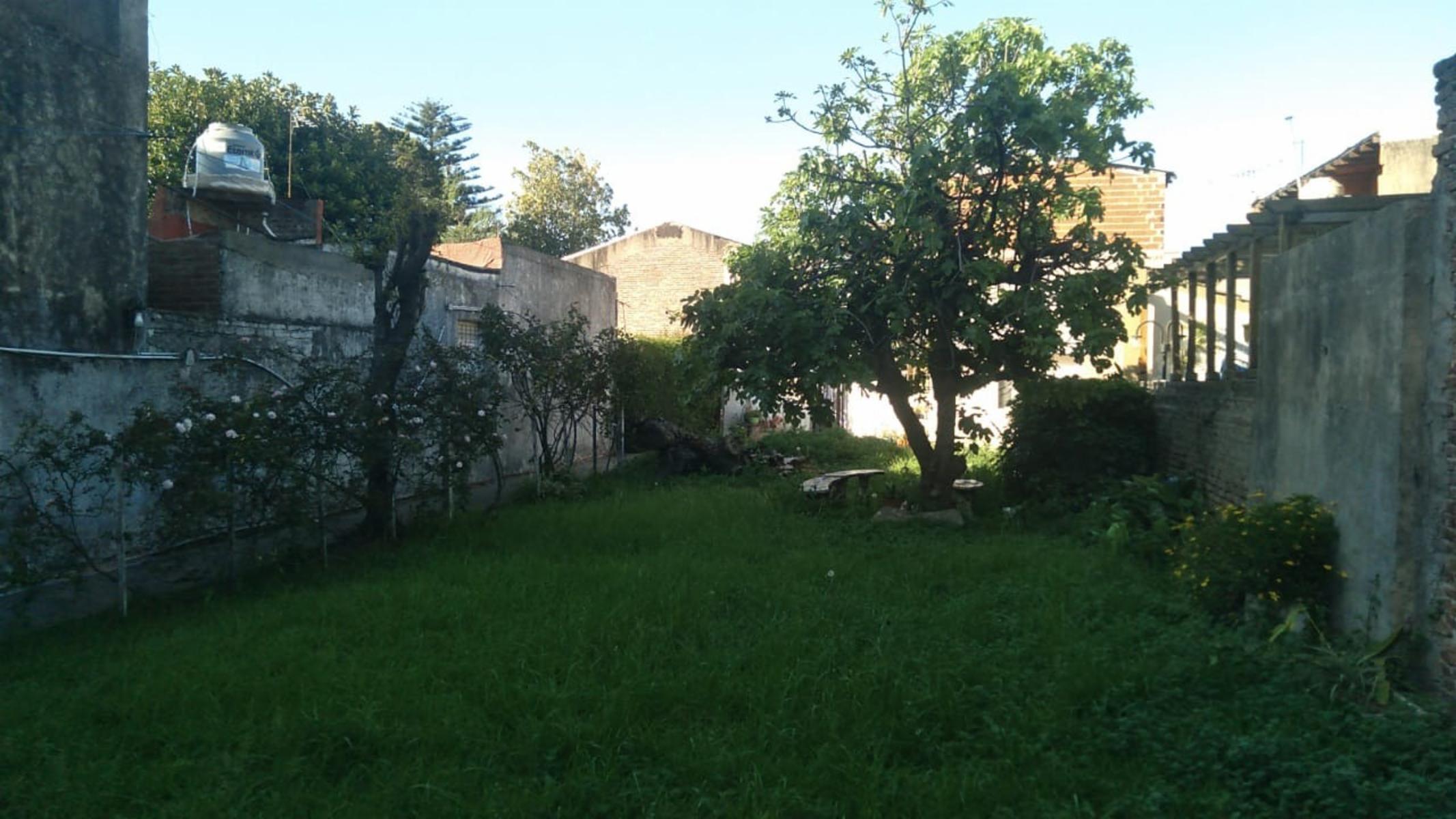 EXCELENTE LOTE DE TERRENO 450 Mts2 c/ AMPLIO LOCAL y CASA A RESTAURAR en el CORAZON DE BILLINGHURTS - 3