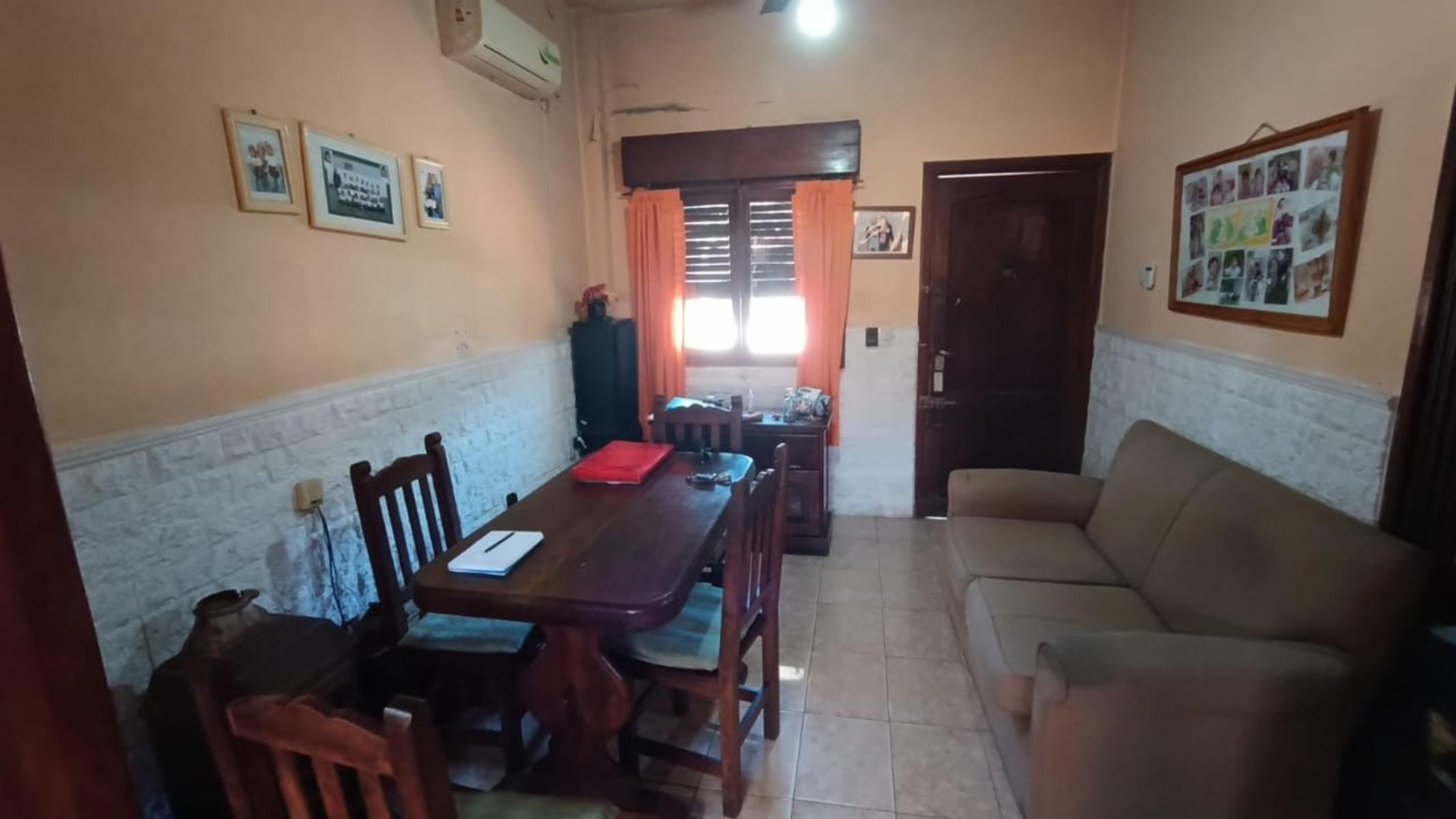 IMPECABLE CASA 3 AMB c/ COCHERA sobre CALLE PRINCIPAL y a Mts de una PLAZA en JOSE L SUAREZ — foto 6