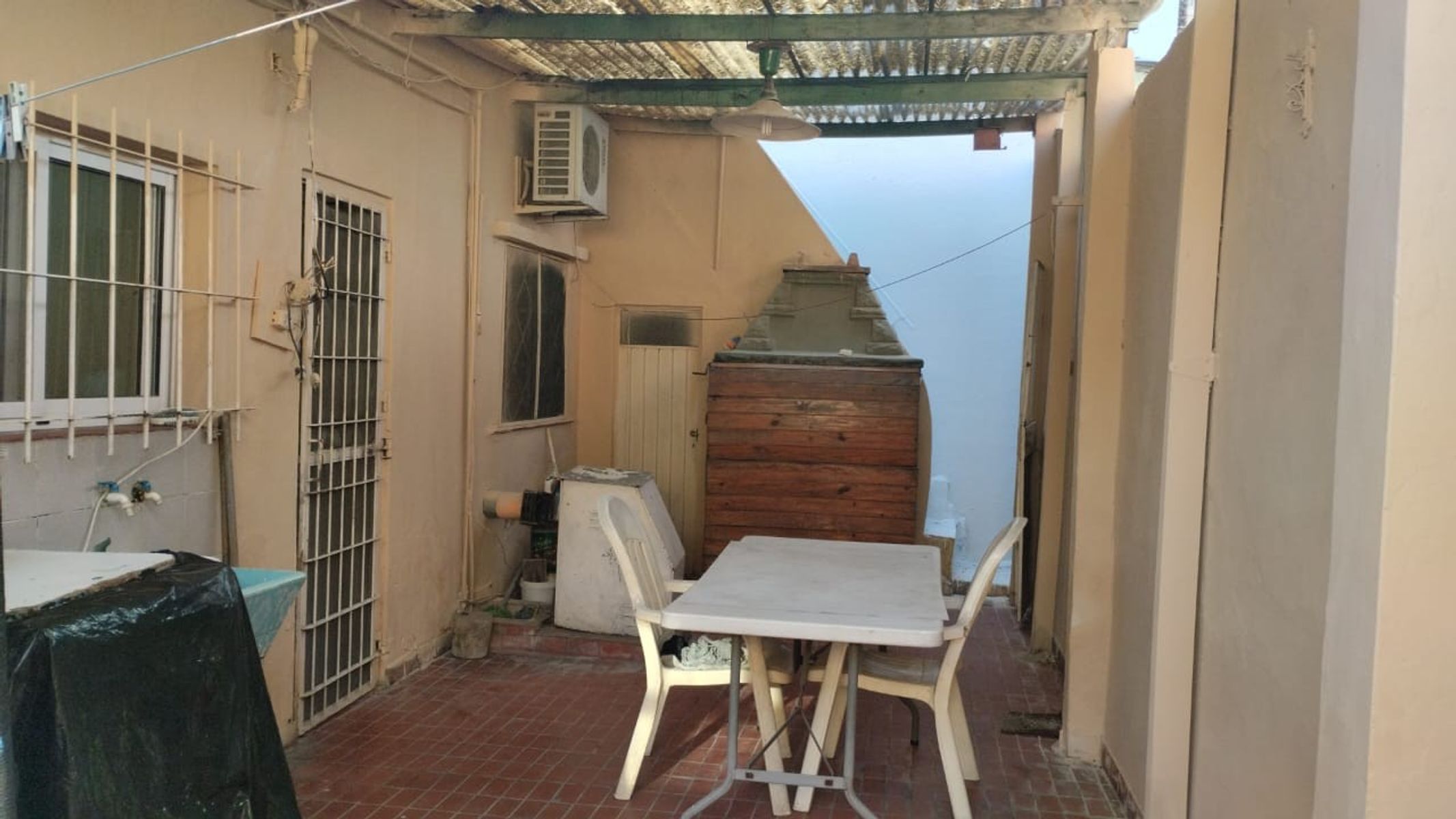 IMPECABLE CASA 3 AMB c/ COCHERA sobre CALLE PRINCIPAL y a Mts de una PLAZA en JOSE L SUAREZ — foto 10