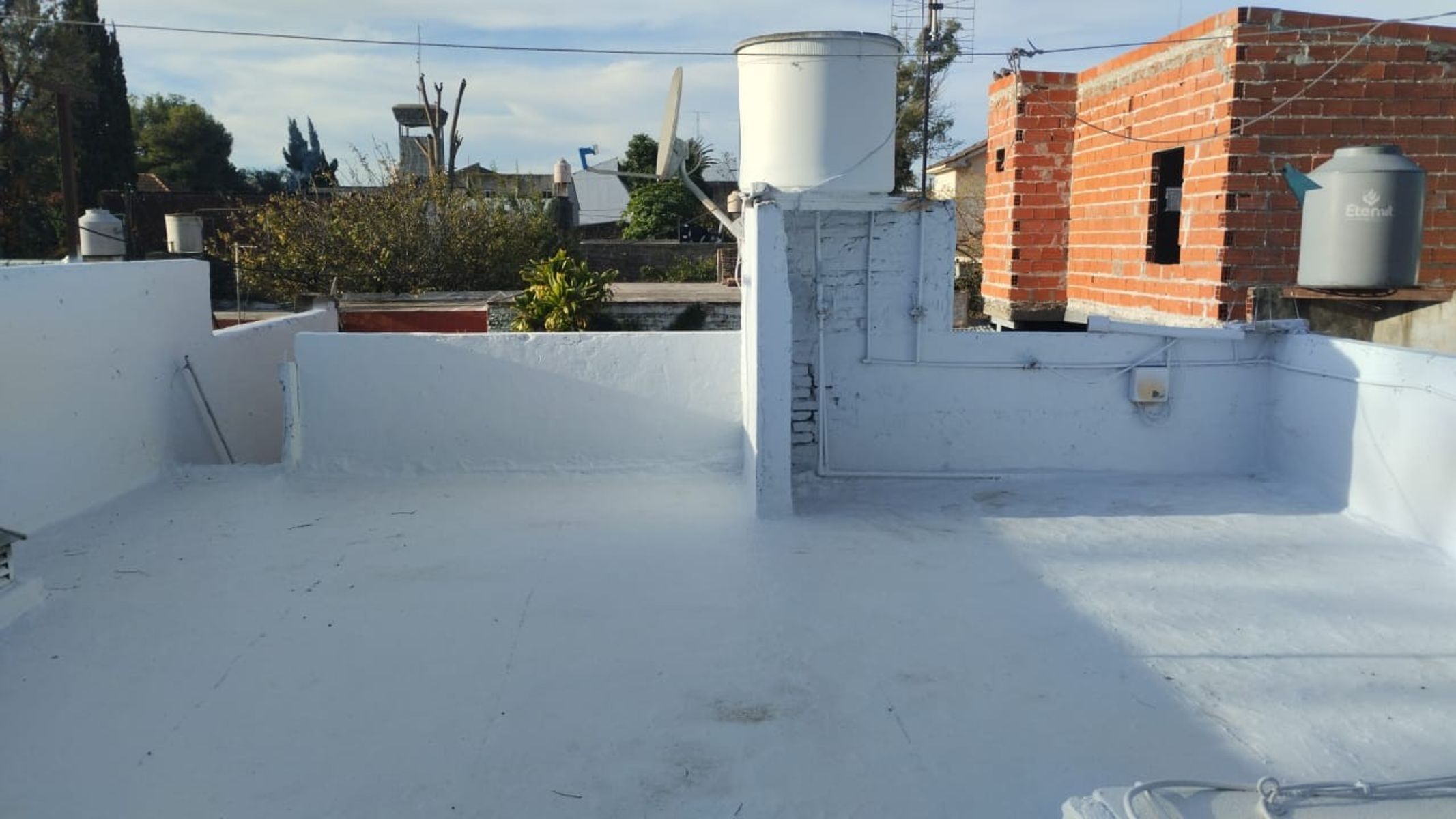 IMPECABLE CASA 3 AMB c/ COCHERA sobre CALLE PRINCIPAL y a Mts de una PLAZA en JOSE L SUAREZ — foto 11