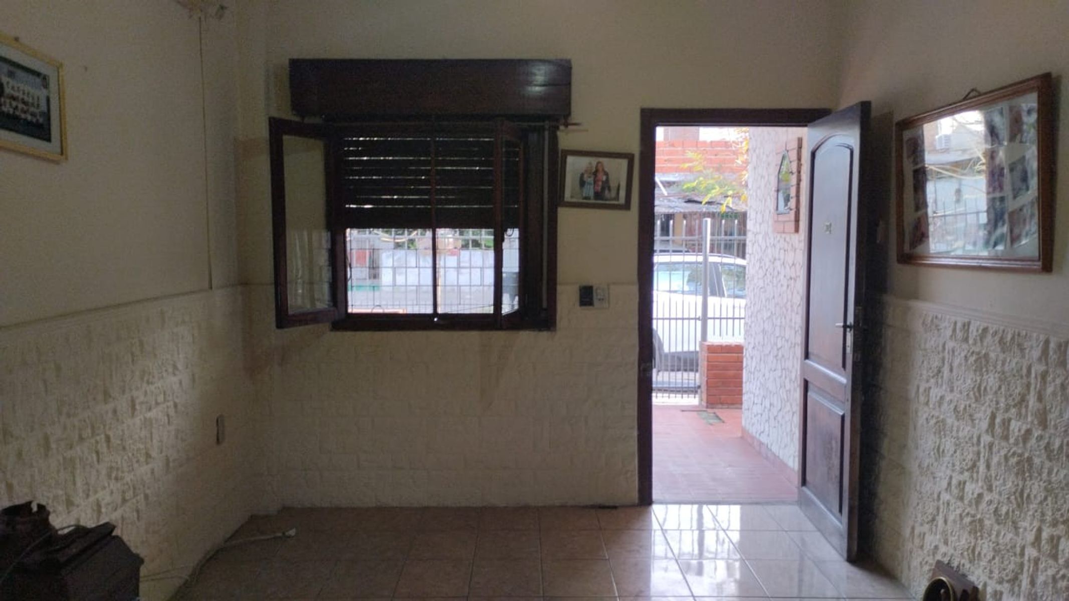 IMPECABLE CASA 3 AMB c/ COCHERA sobre CALLE PRINCIPAL y a Mts de una PLAZA en JOSE L SUAREZ — foto 12