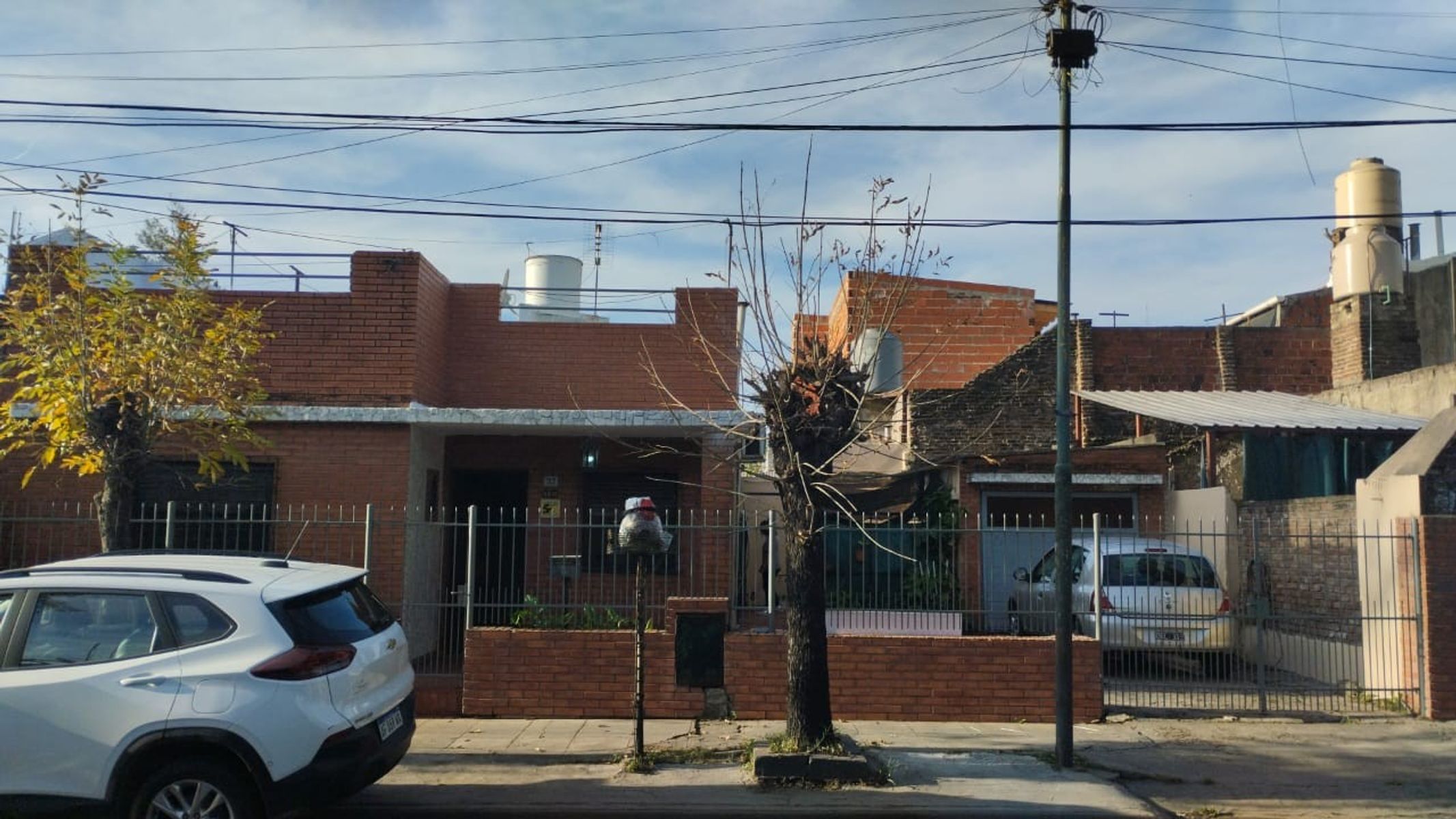 IMPECABLE CASA 3 AMB c/ COCHERA sobre CALLE PRINCIPAL y a Mts de una PLAZA en JOSE L SUAREZ — foto 15
