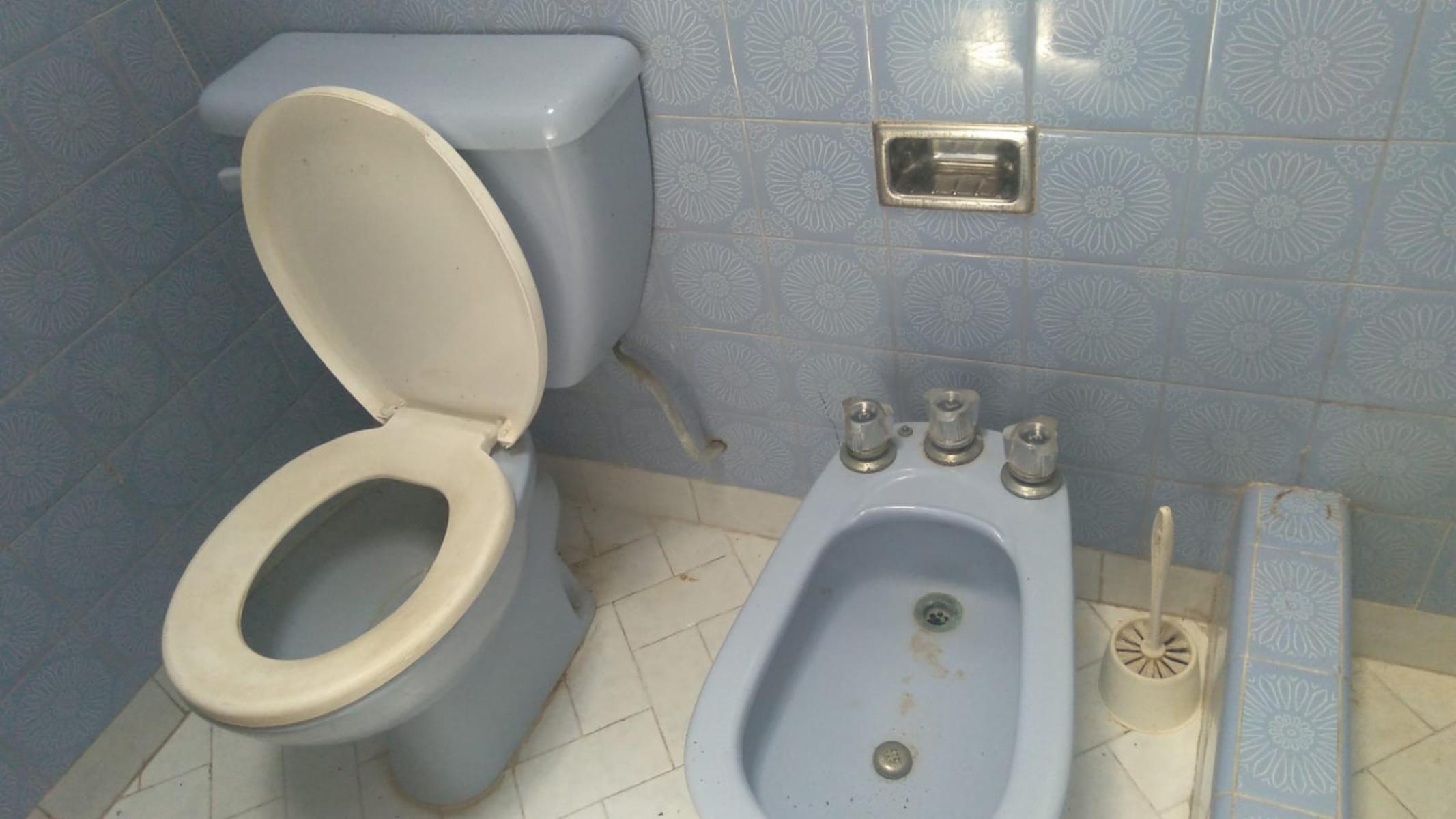 EXCELOENTE CASA 3/4 AMB c/ GARAGE y AMPLISIM,O ESPACIO LIBRE en VILLA BALLESTER, pxmo Avenidas y Ruta 8 -METROBUS-. — foto 8