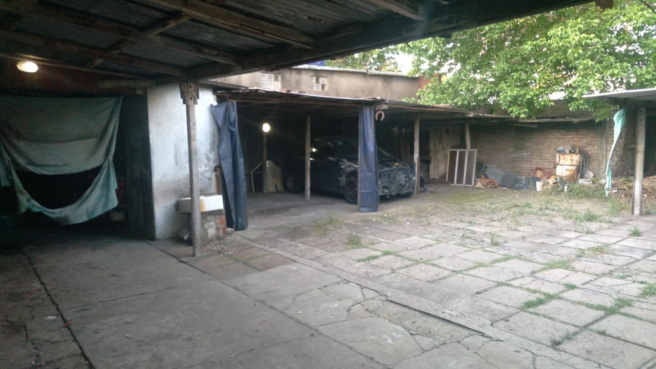EXCELENTE LOTE DE TERRENO ESQUINA de 237 Mts2 en PALOMAR con MEJORAS e IDEAL EMPRENDIMIENTO — foto 2